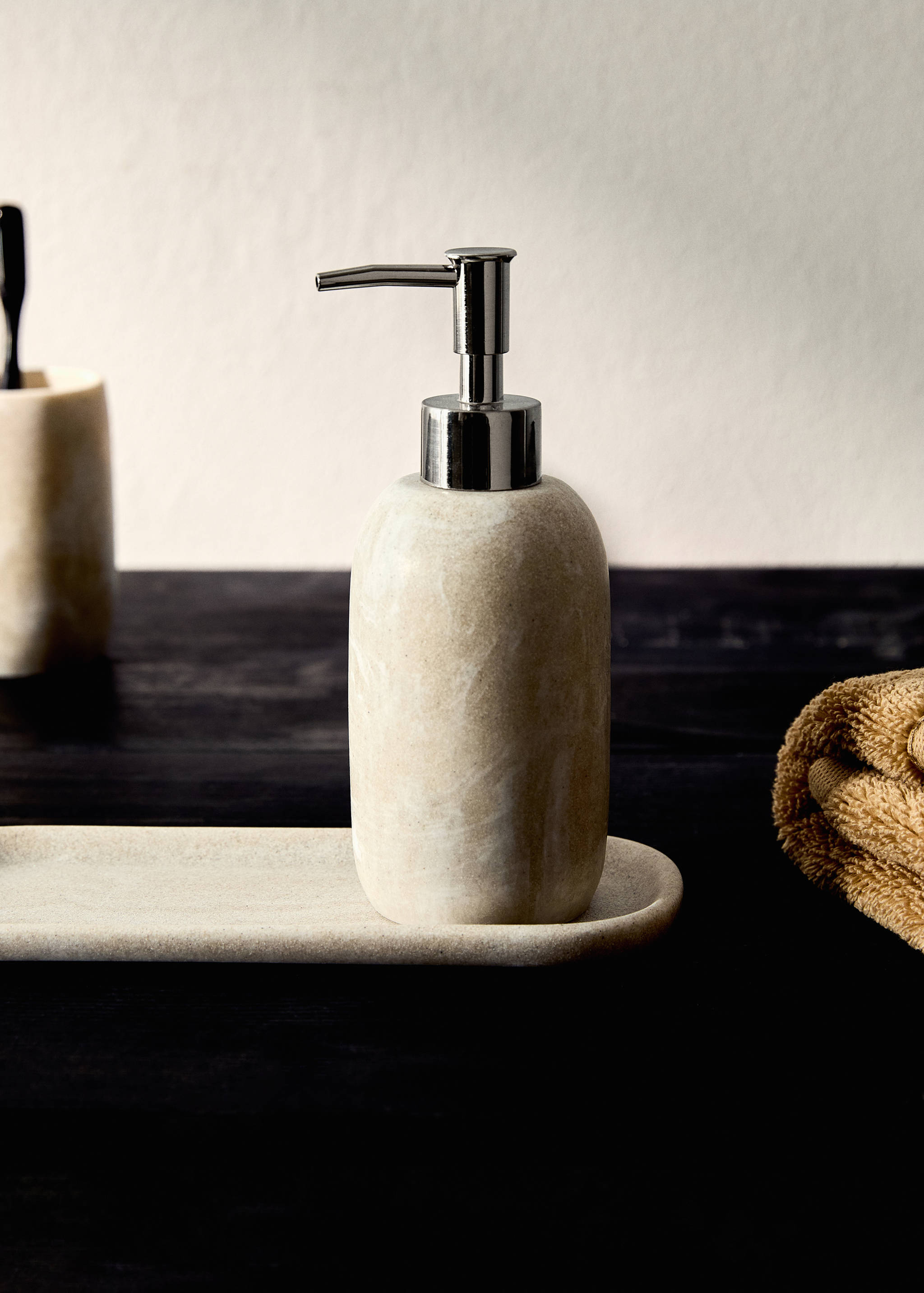 Distributeur de savon en résine effet marbre - Plan général