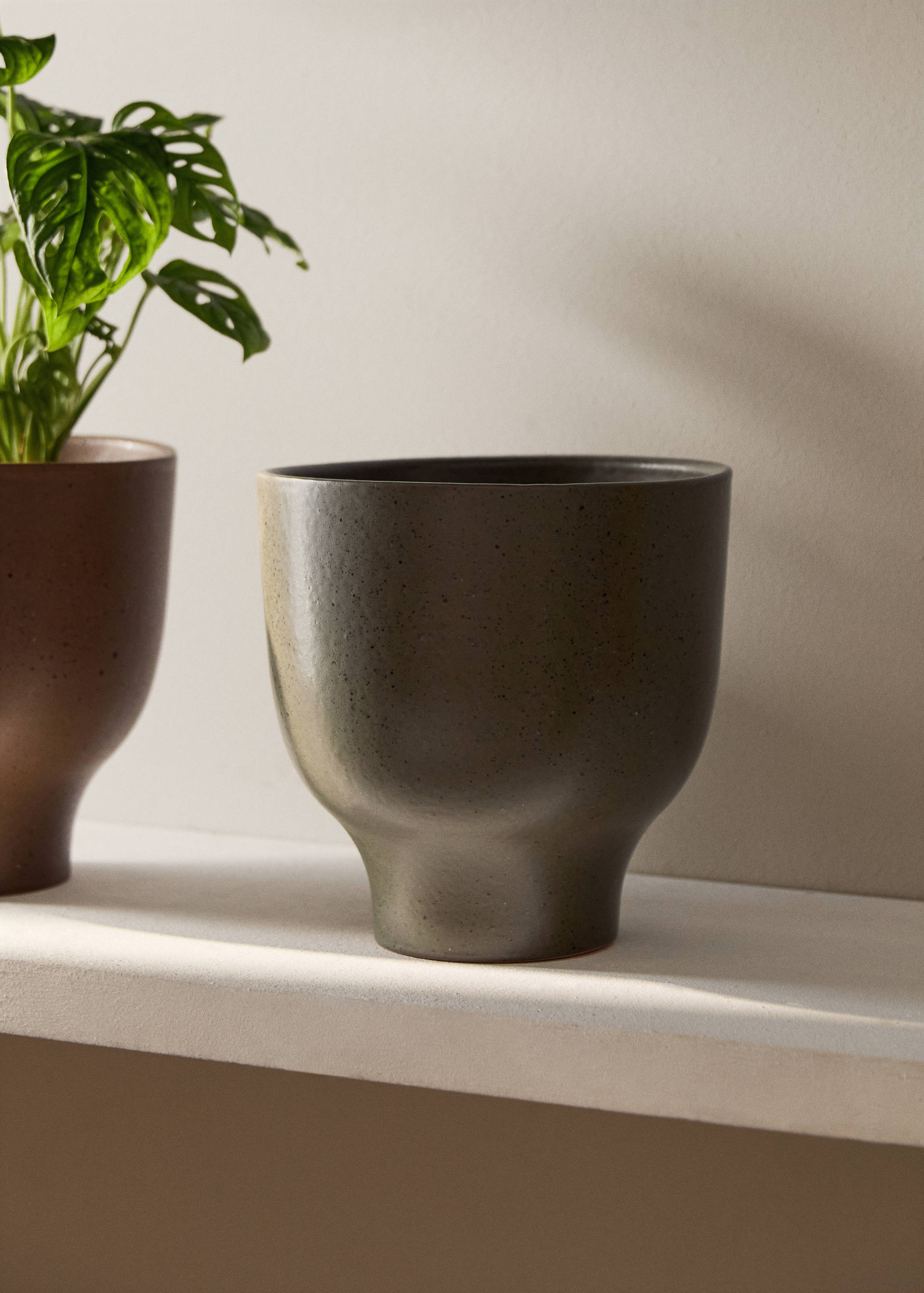 Small terracotta planter - General plane