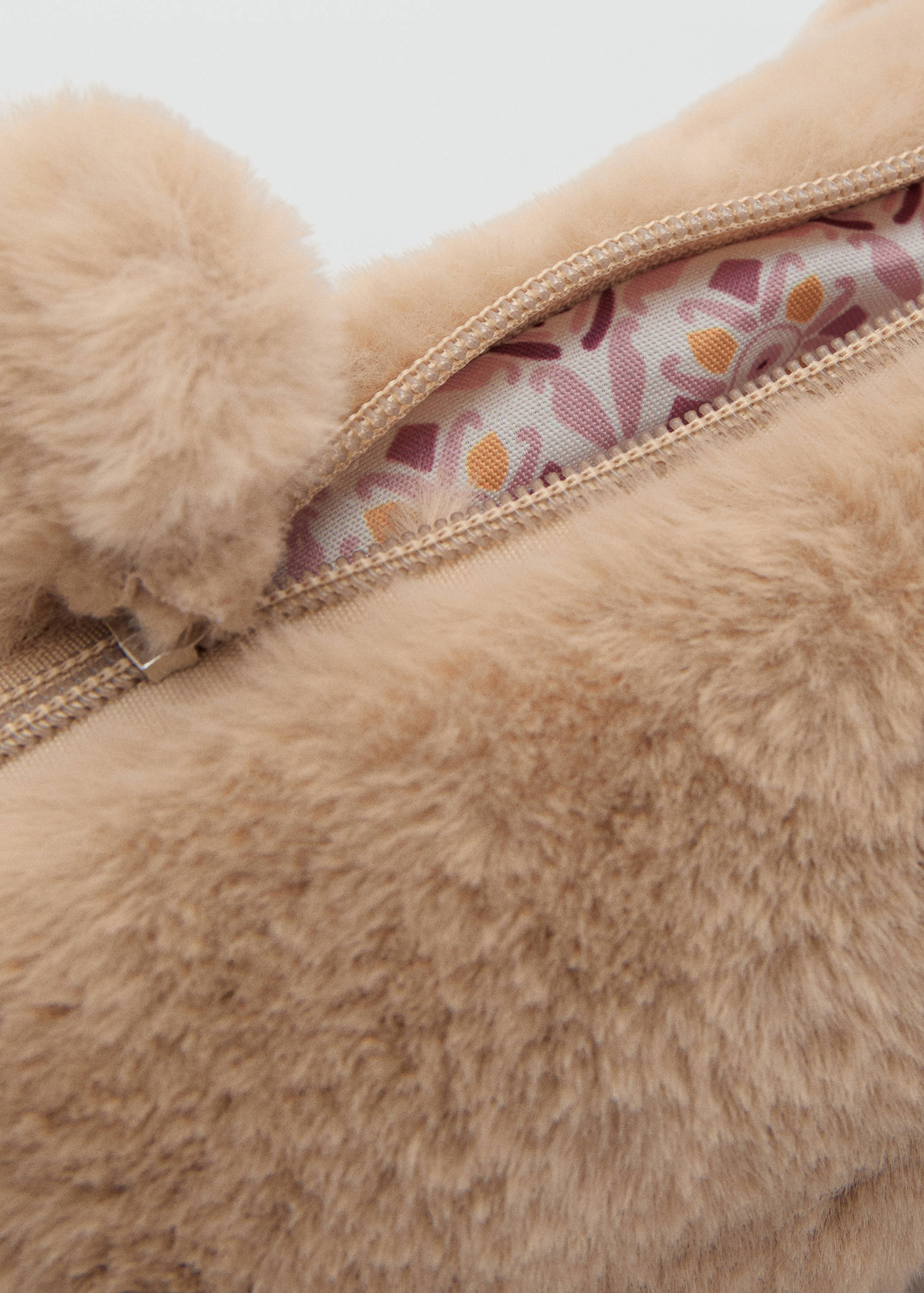 Teddy bear fur-effect case - Details of the article 3