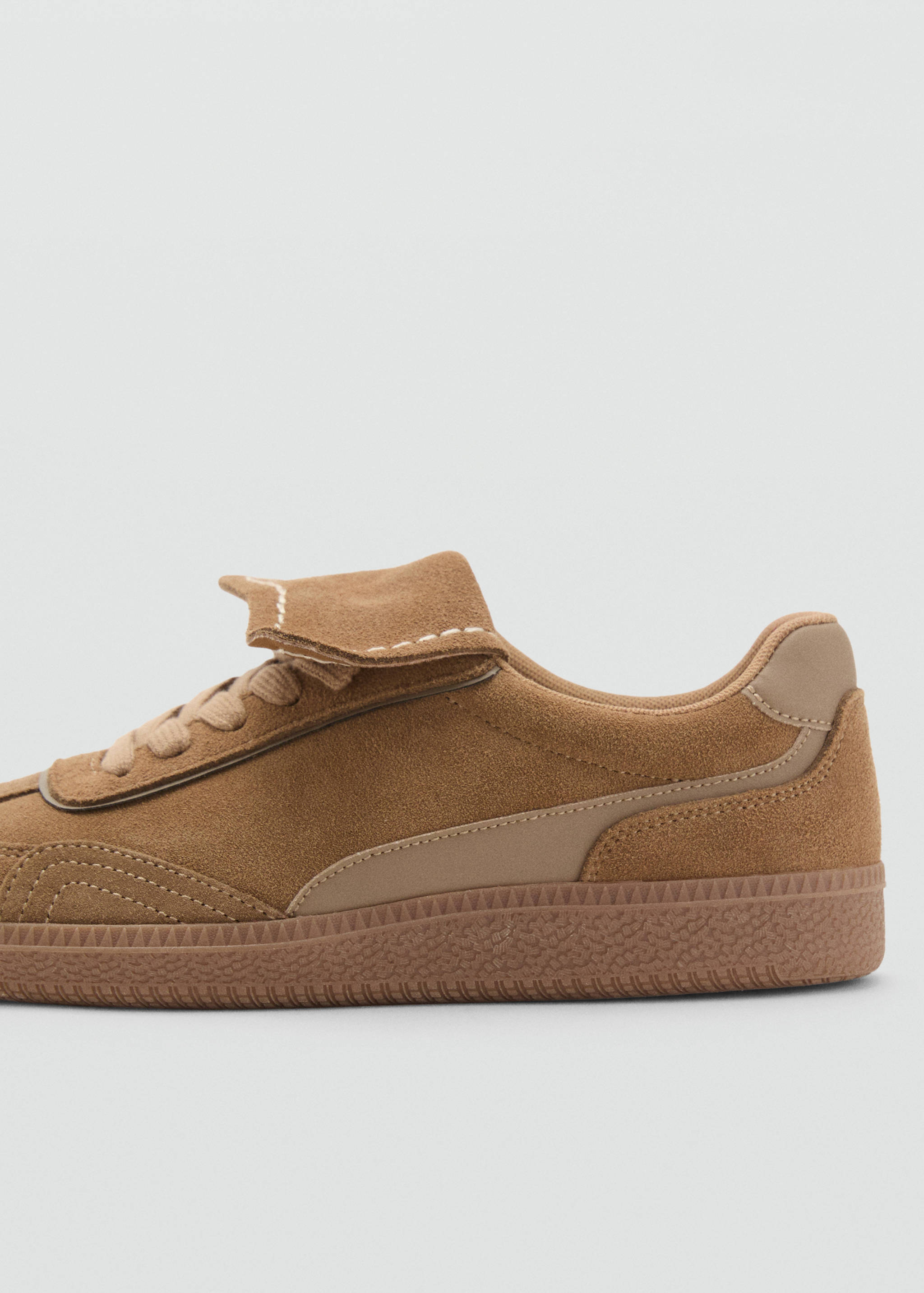 Кроссовки из комбинации кожи и спилка - Деталь изделия 1