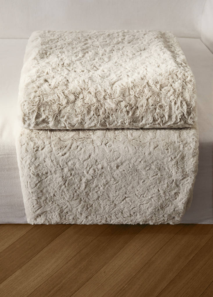 Medium faux-fur textured blanket — Sand