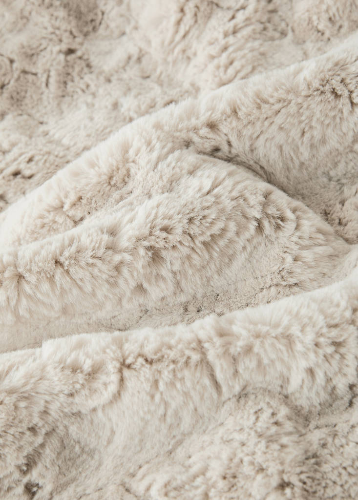Medium faux-fur textured blanket — Sand