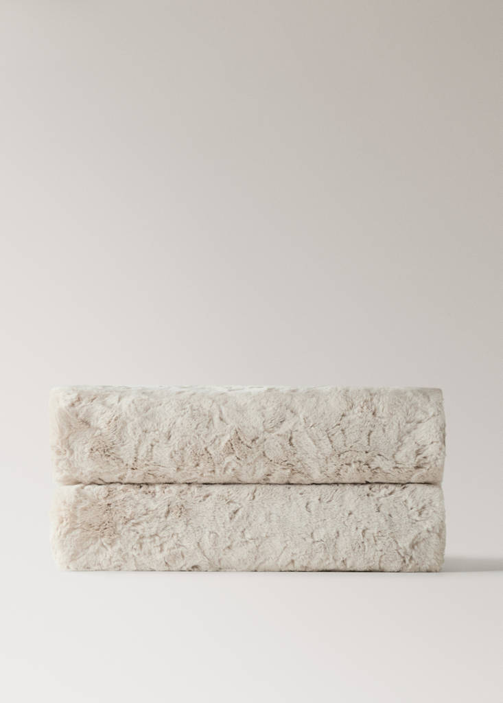 Medium faux-fur textured blanket — Sand
