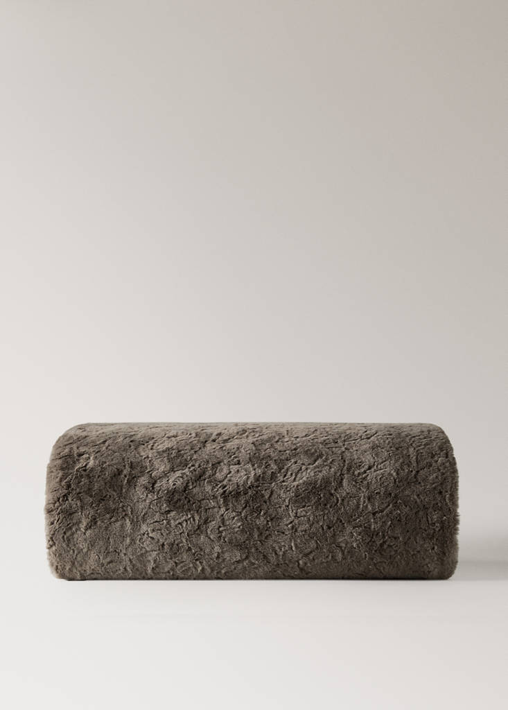Medium faux-fur textured blanket — Grey