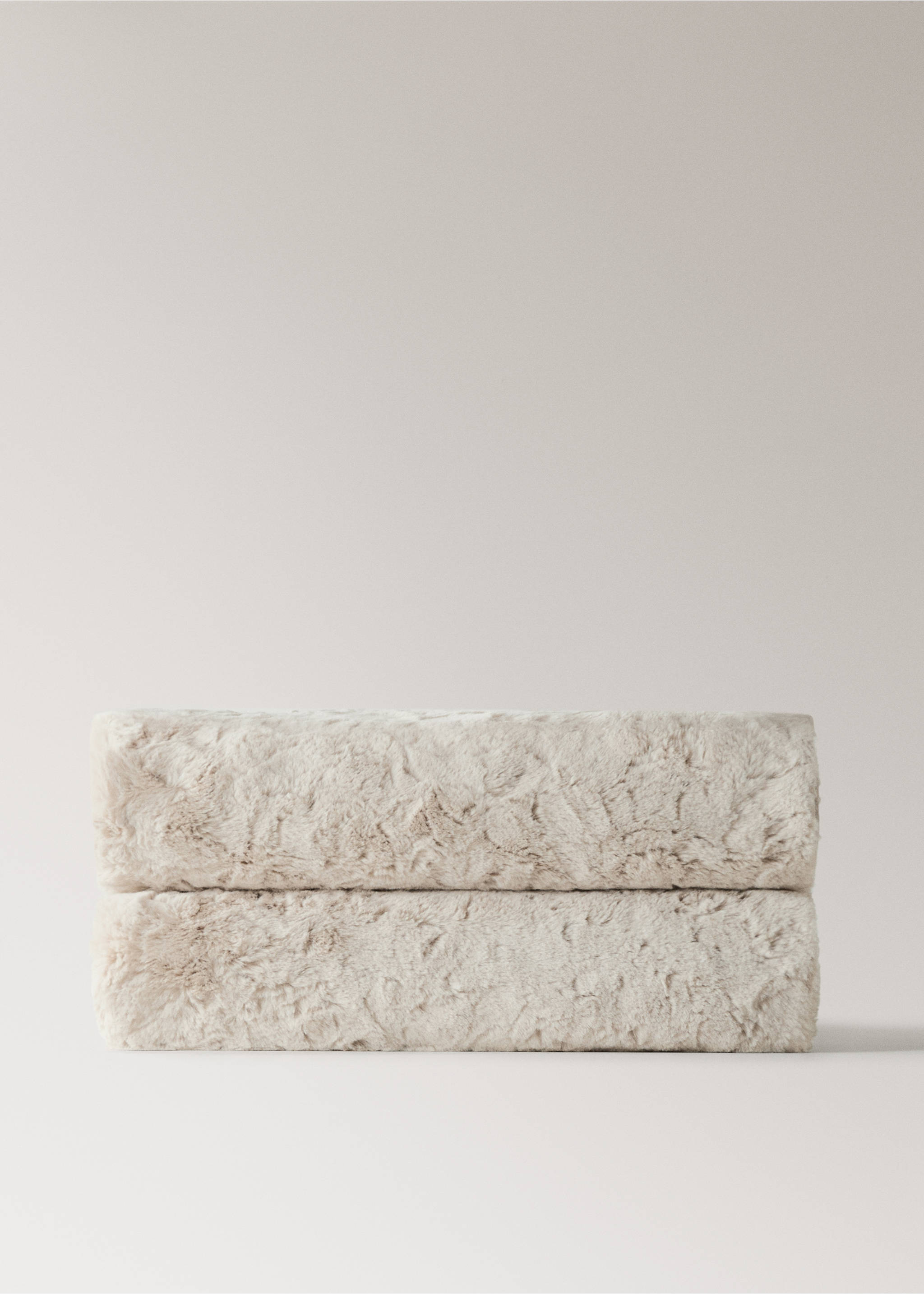 Large faux-fur textured blanket - Article without model, Sand. Ref: 17063311-00.