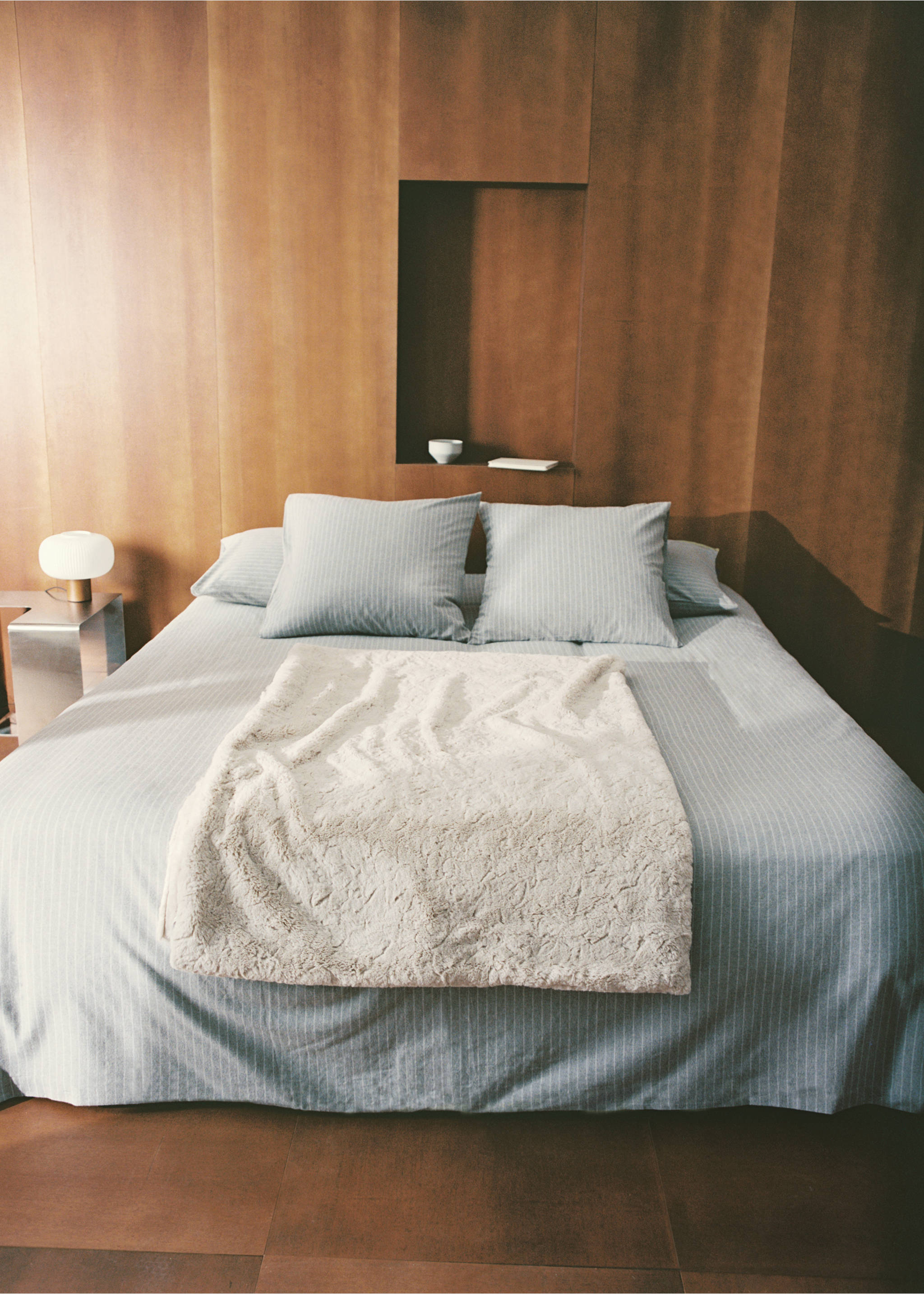 Large faux-fur textured blanket - Details of the article 5, Sand. Ref: 17063311-00.