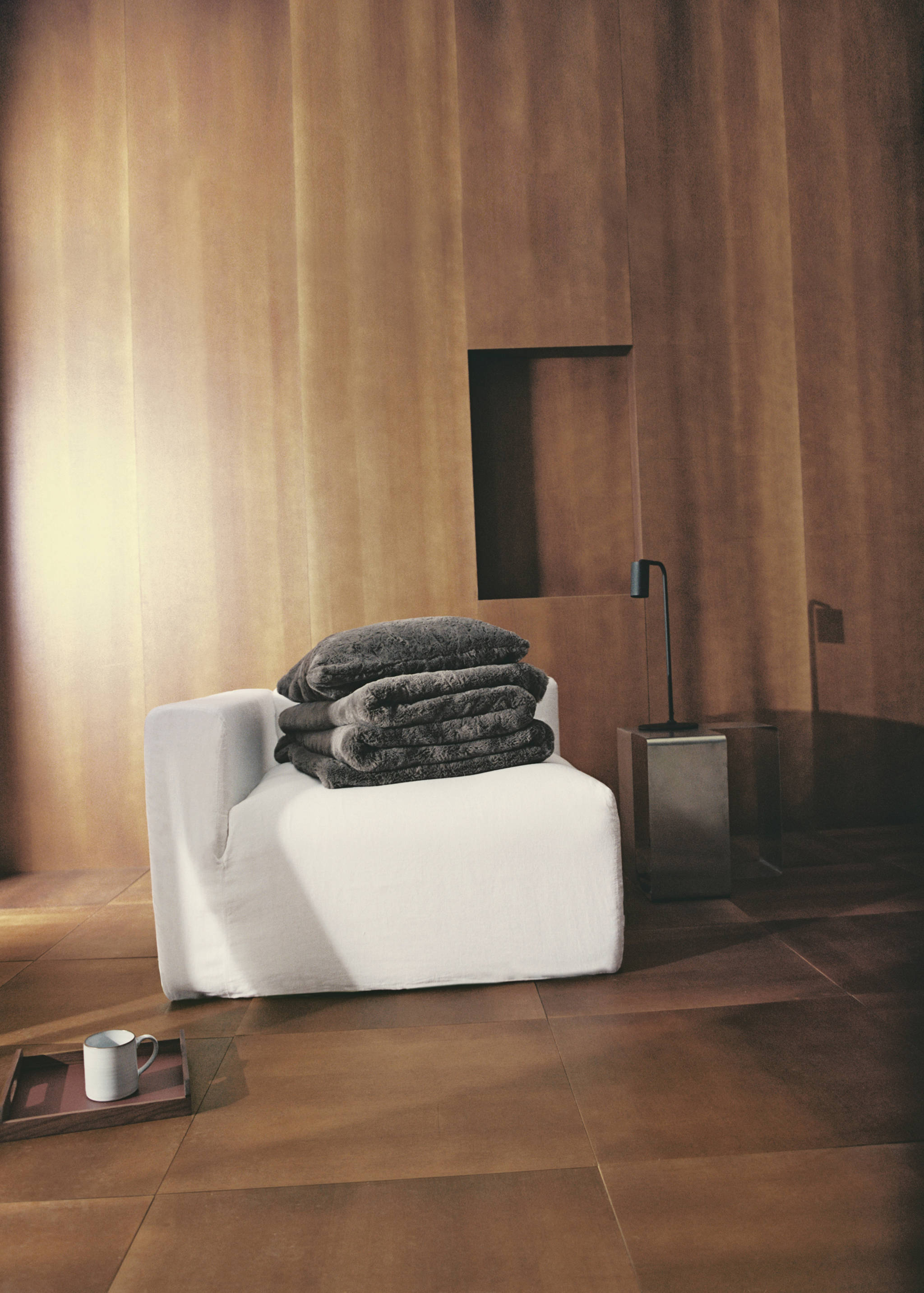 Large faux-fur textured blanket - Details of the article 5