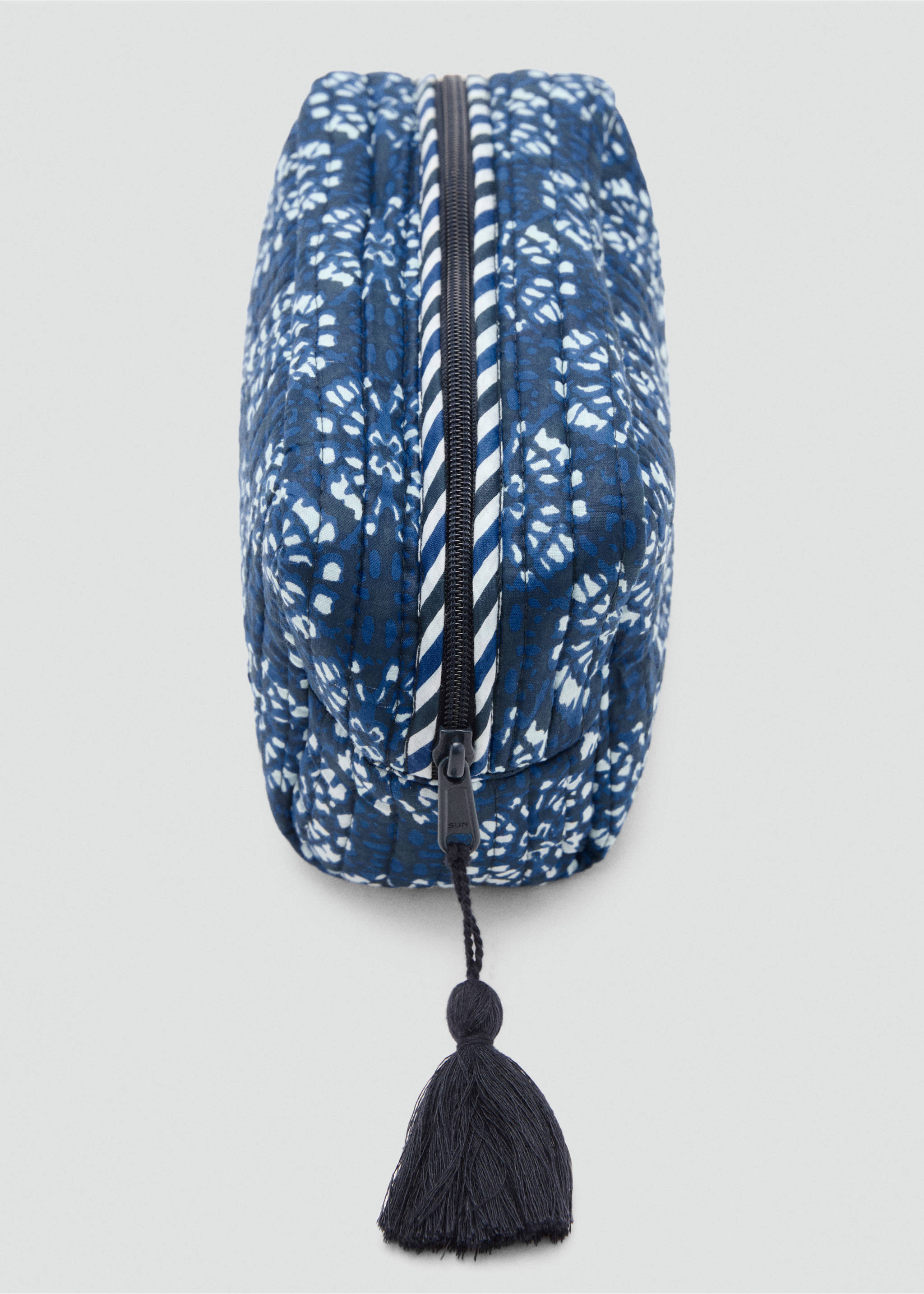 Toiletry bag with ethnic print - Details of the article 1, Blue. Ref: 17063315-00.
