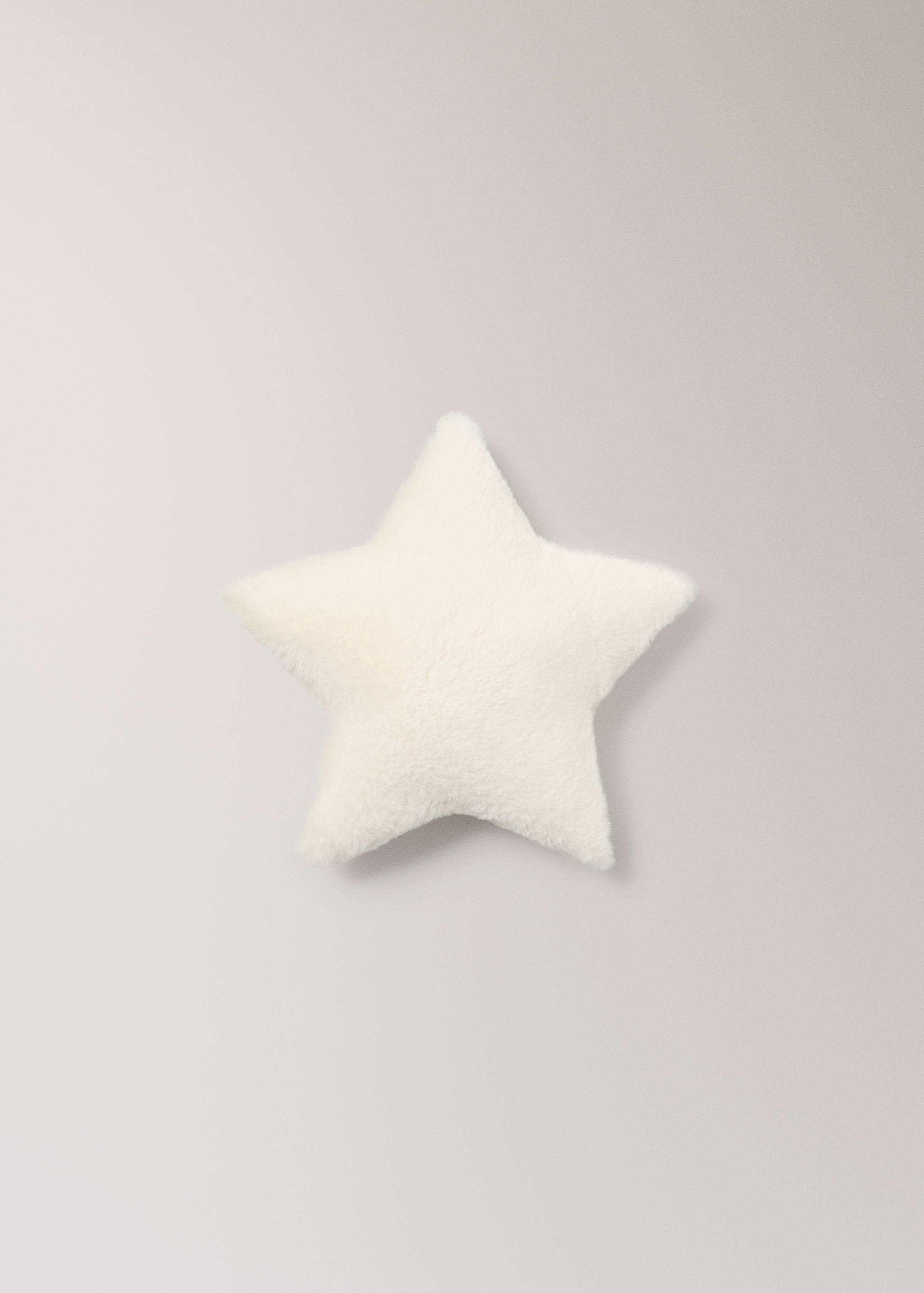 Star-shaped children’s faux-fur cushion - Article without model