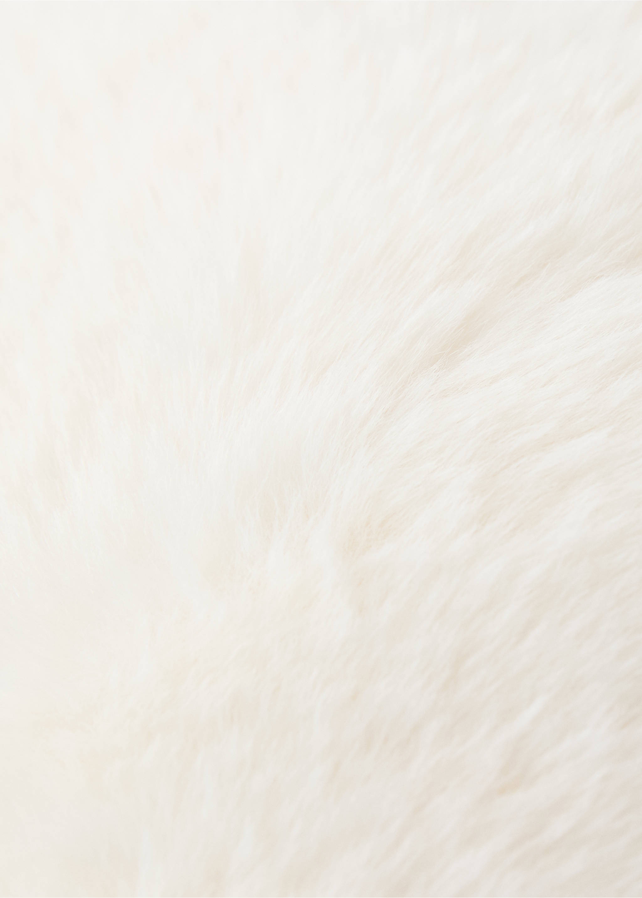 Star-shaped children’s faux-fur cushion - Details of the article 3, Ivory White. Ref: 17063324-00.