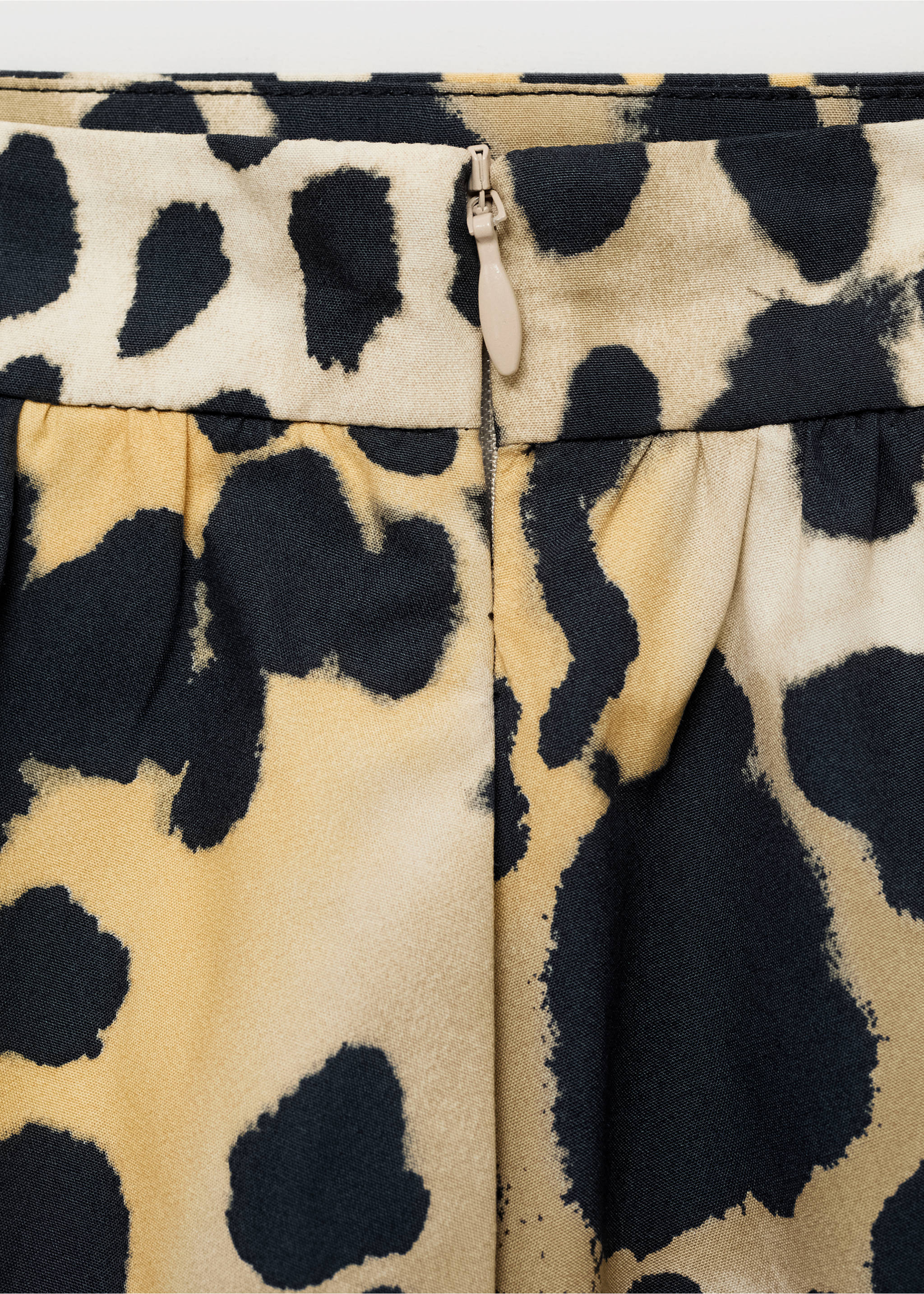 تنورة ميدي عليها نقش فهد - تفاصيل المنتج 0, أسود. Ref: 17063326-00.