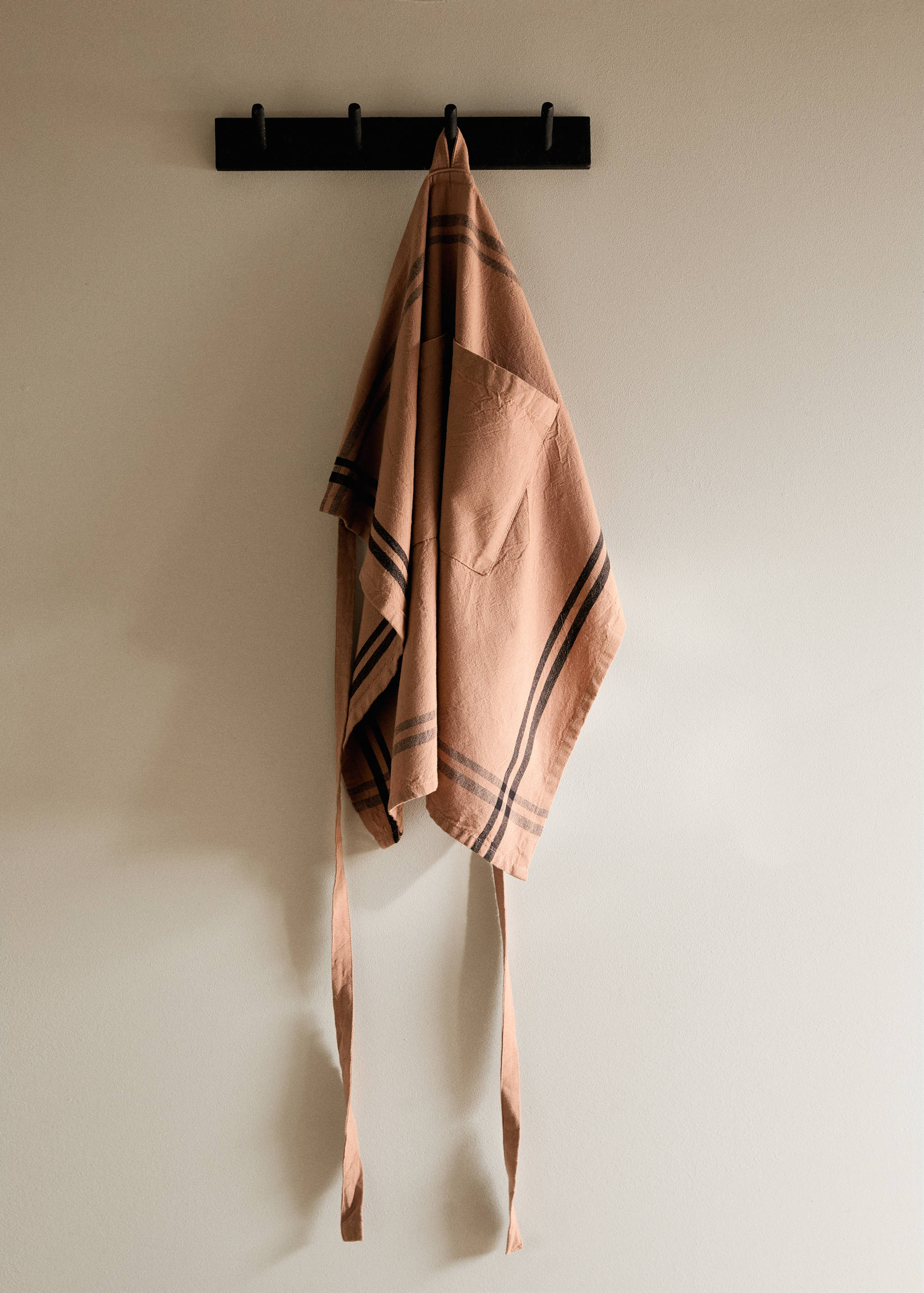 Fartuch z nadrukiem w paski - Plan ogólny