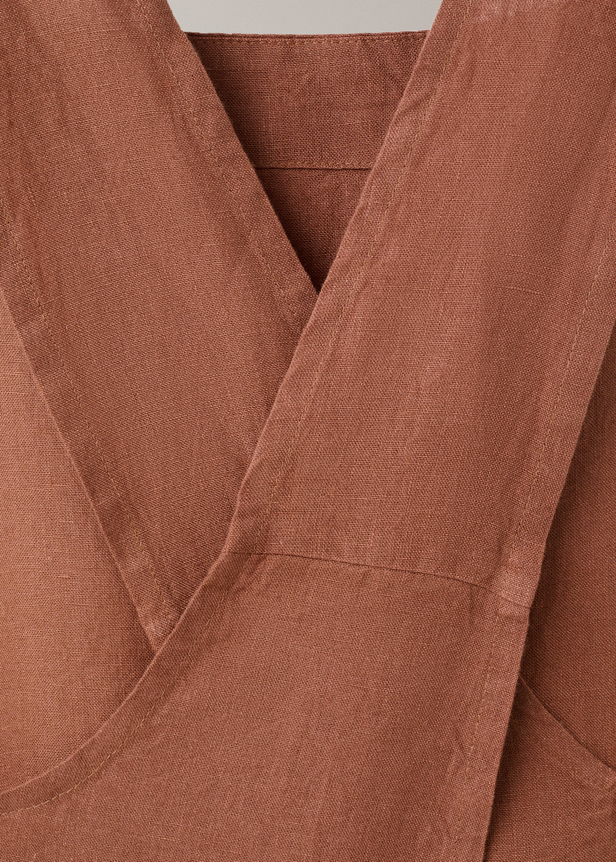 Overdyed linen apron - Details of the article 3