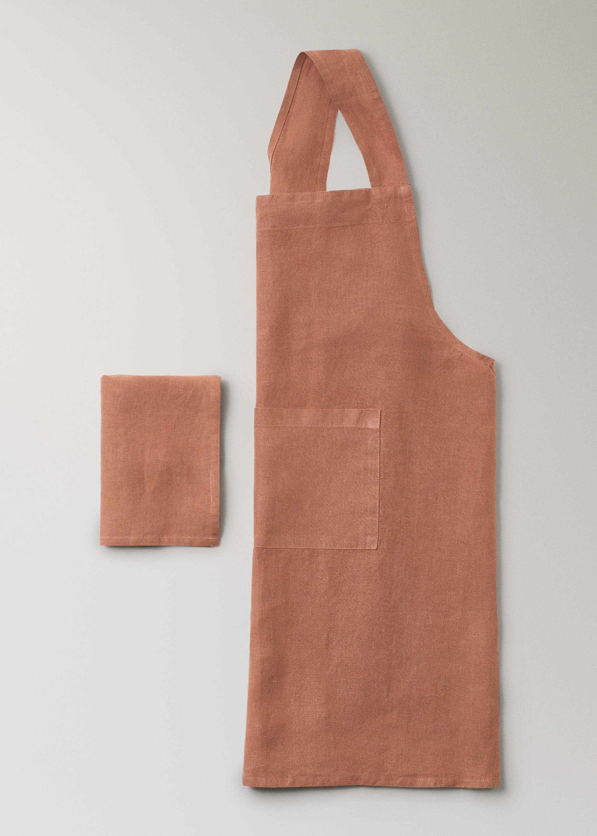 Overdyed linen apron - Details of the article 4