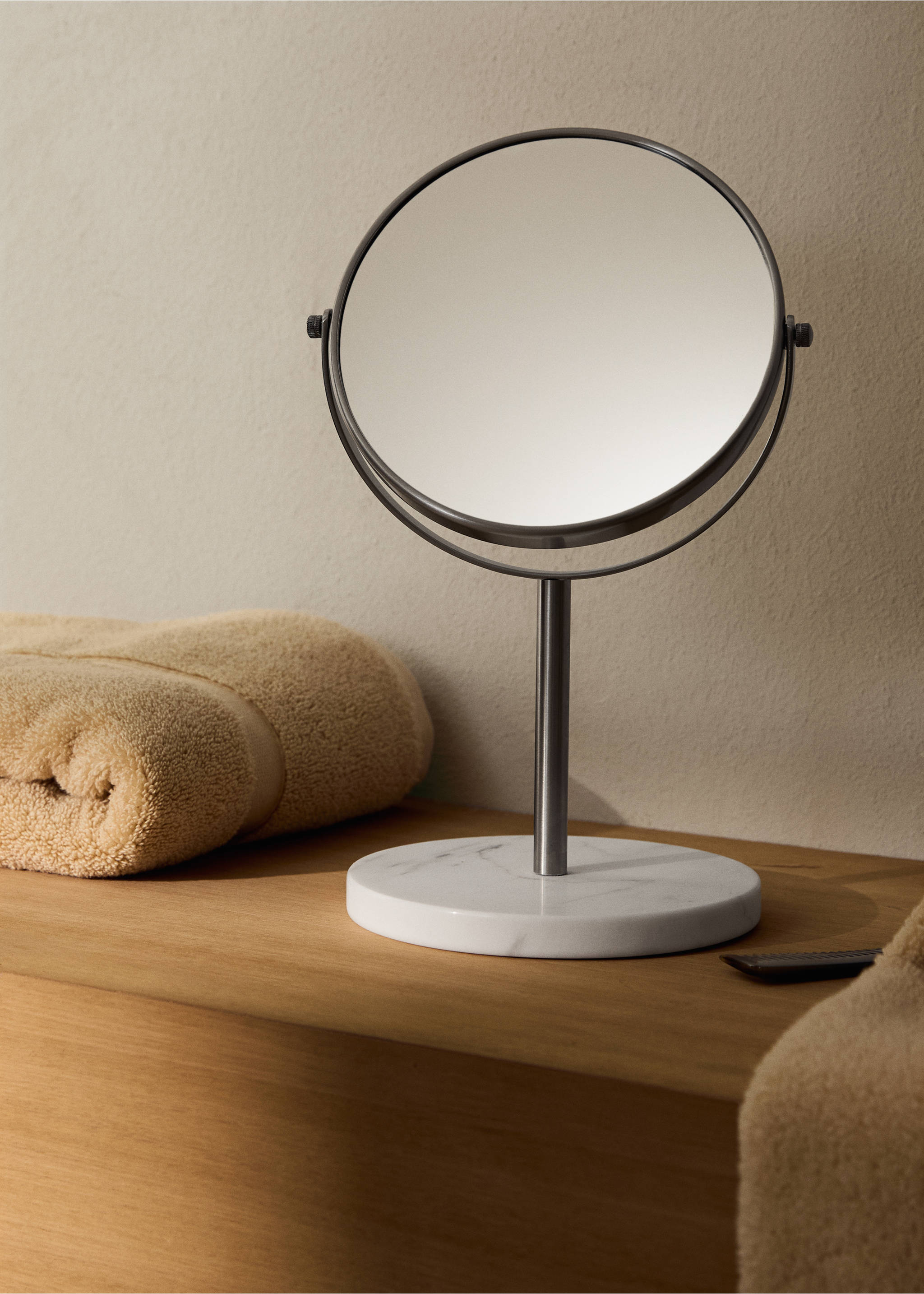 Sminkespeil i marmor - Total bildeutsnitt, Hvit. Ref: 17063805-00.