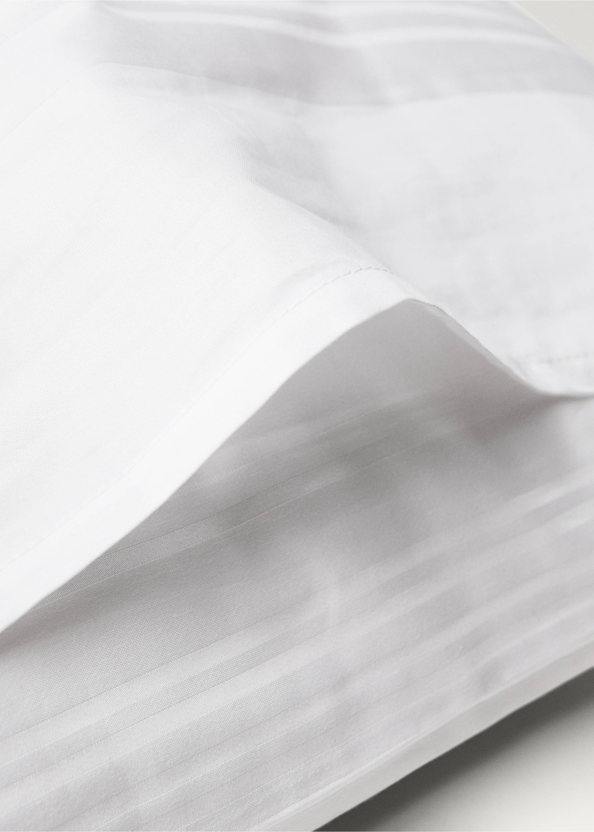 Two 300-thread count cotton satin striped pillowcases 50x75 cm - Details of the article 3, White. Ref: 17063807-00.
