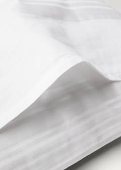 Two 300-thread count cotton satin striped pillowcases 50x75 cm — White 4