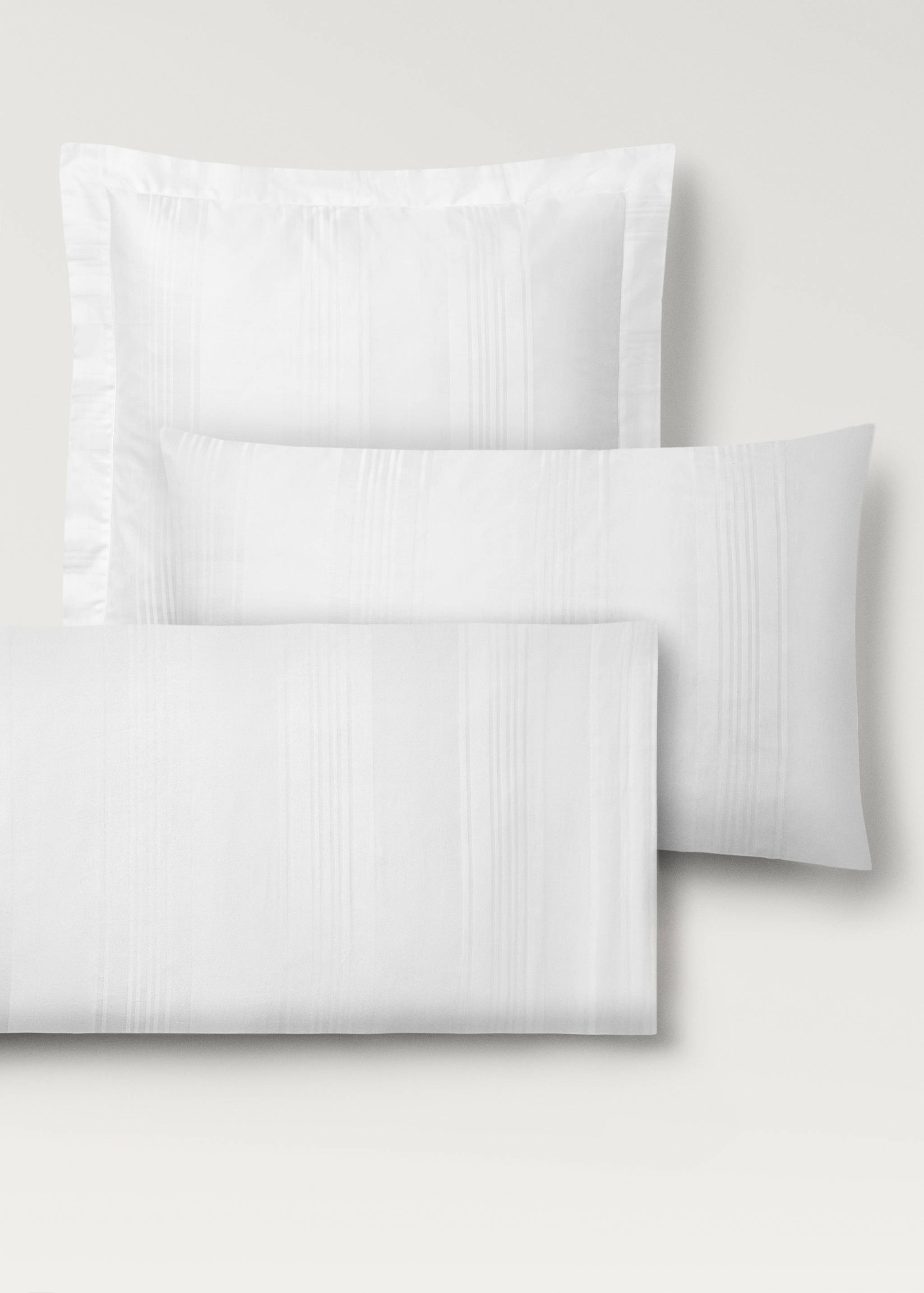 Two 300-thread count cotton satin striped pillowcases 50x75 cm - Details of the article 4