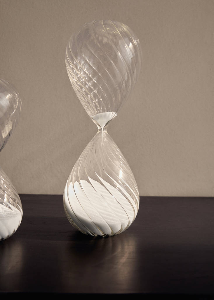 Large spiral hourglass