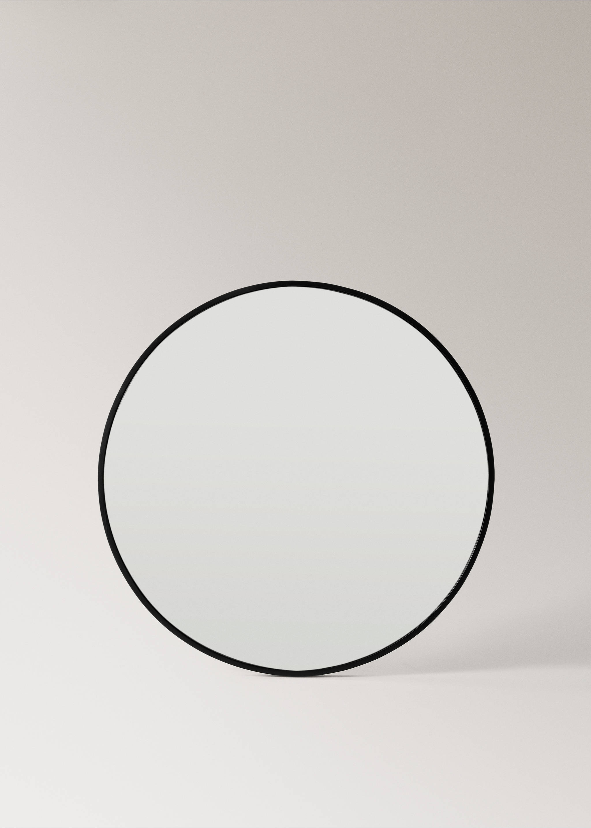 Large round wooden mirror - Article without model, Black. Ref: 17063822-00.