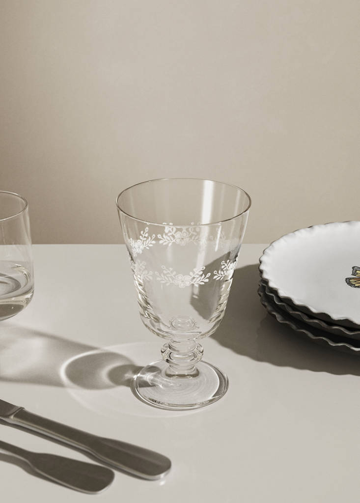 Glass vase with flowers — Off White