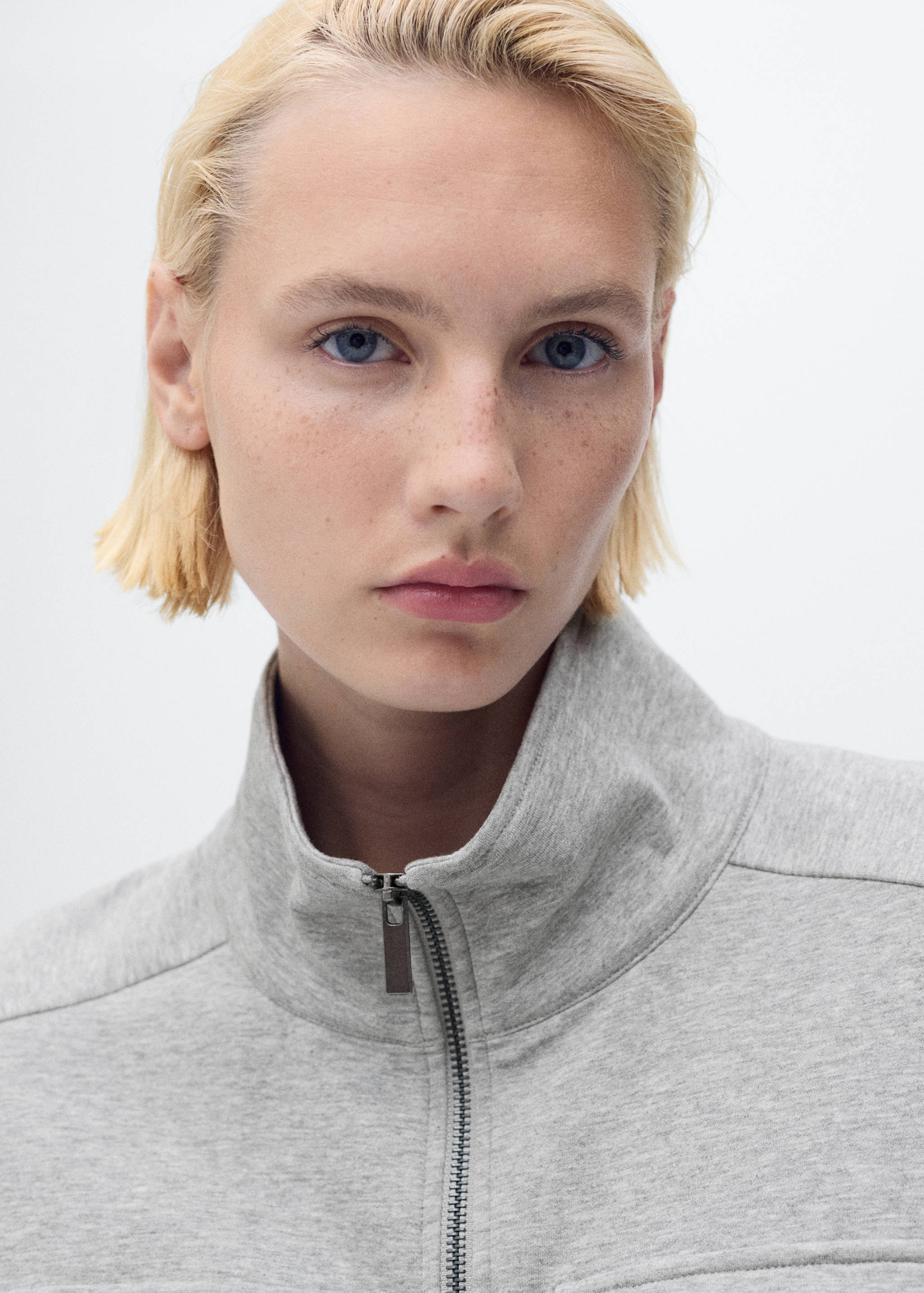 Short-sleeved jacket with adjustable waistband - Details of the article 1