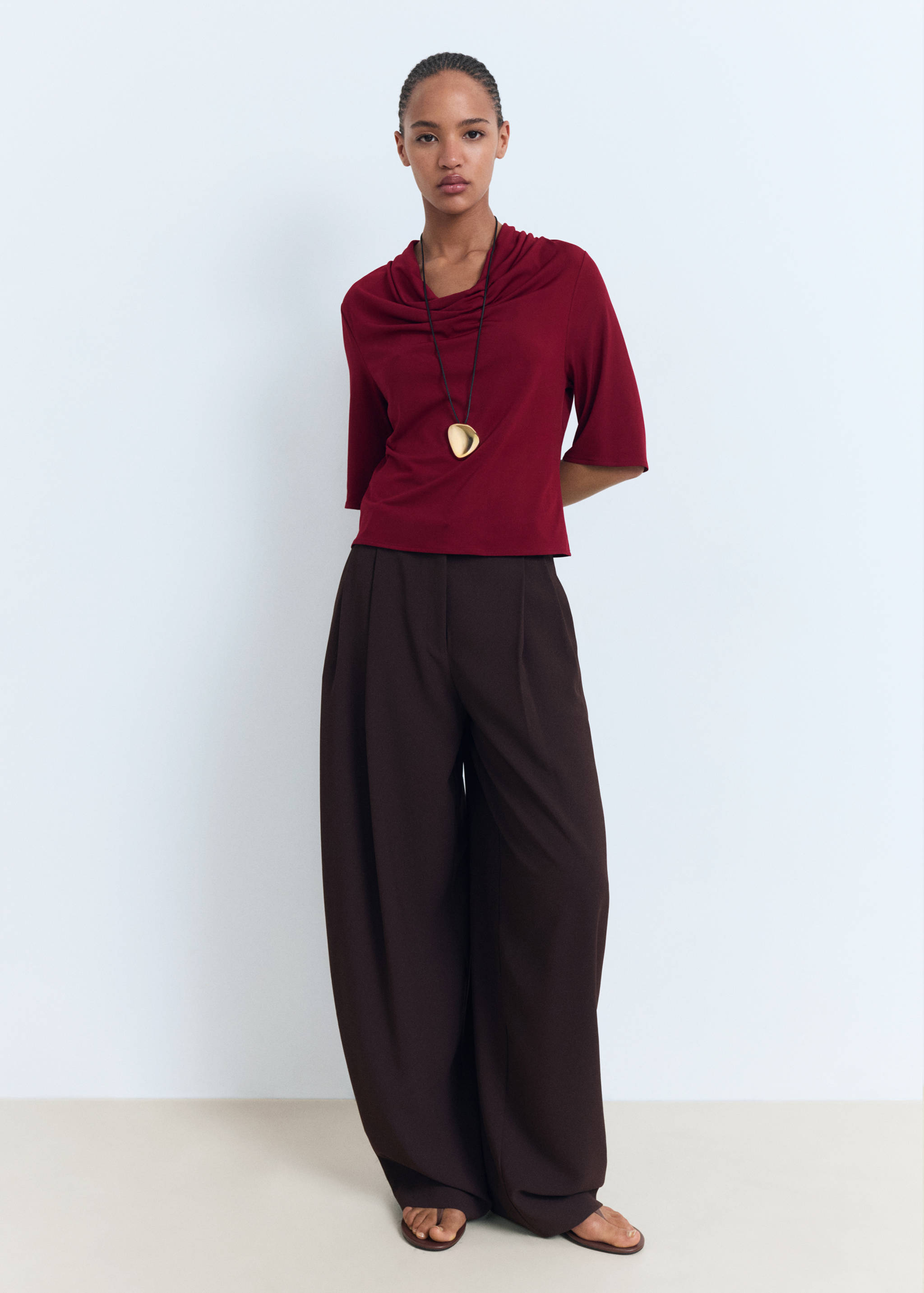 Draped neck top - General plane