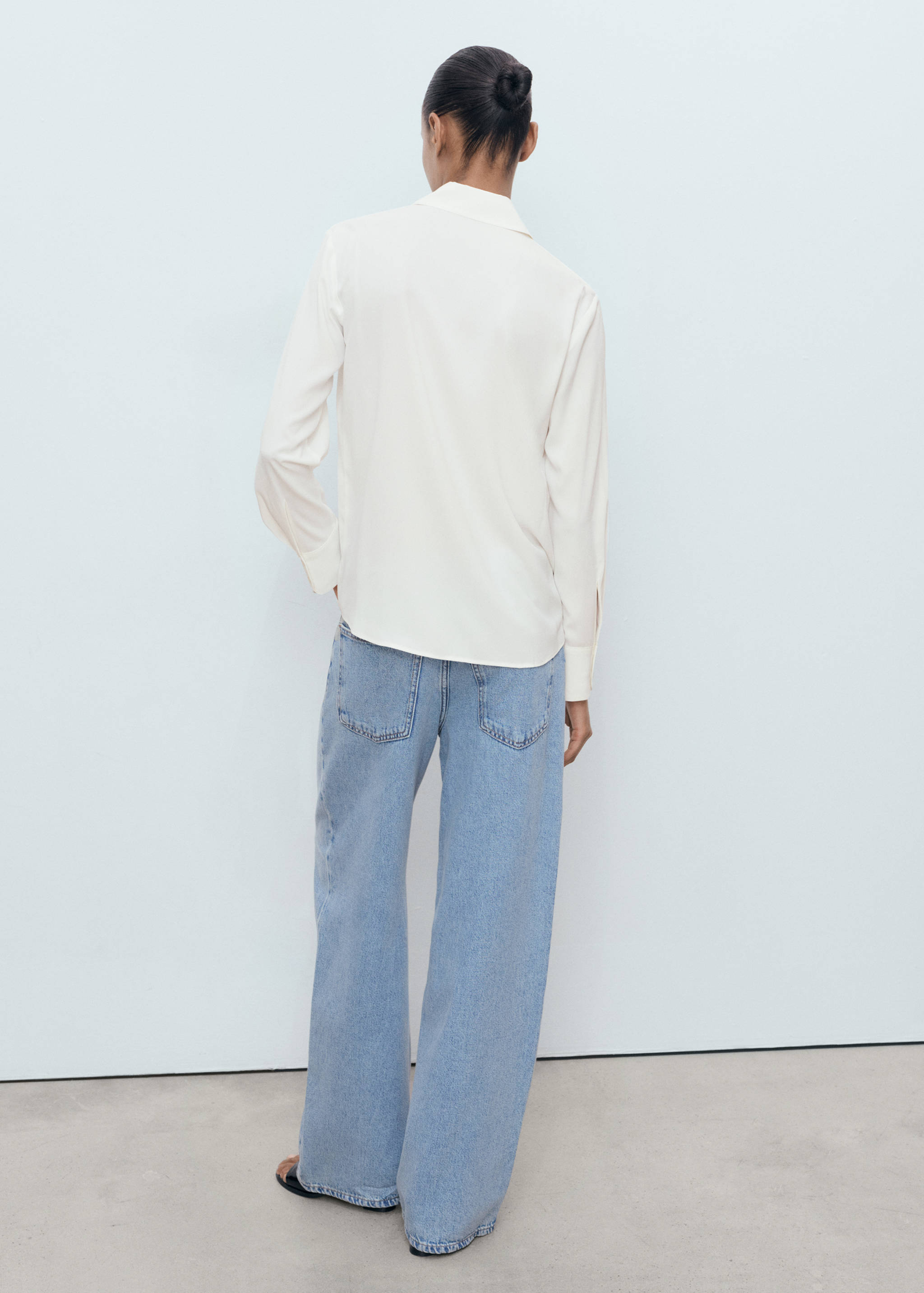 Fluid long-sleeved blouse - Reverse of the article