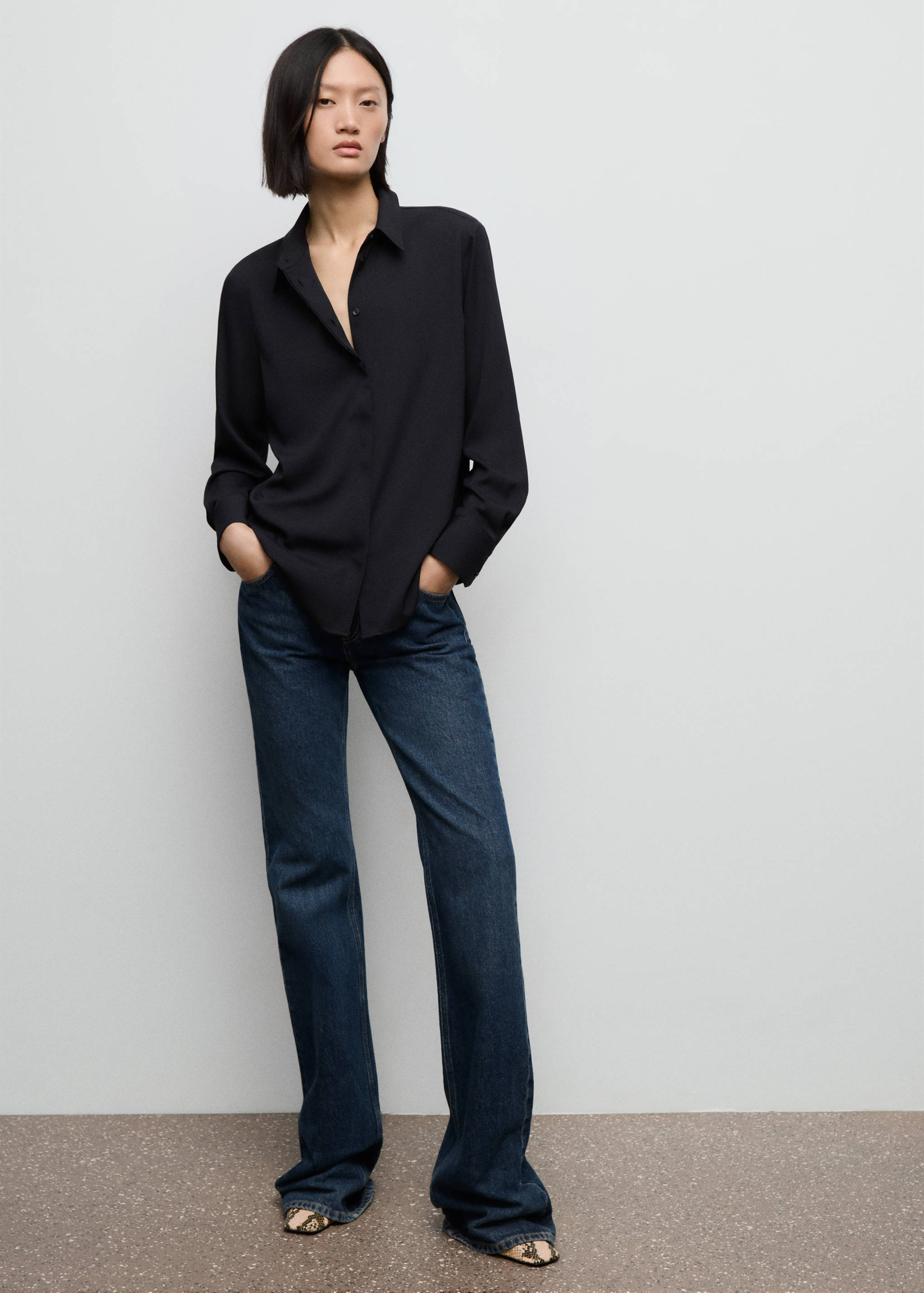 Fluid long-sleeved blouse - General plane