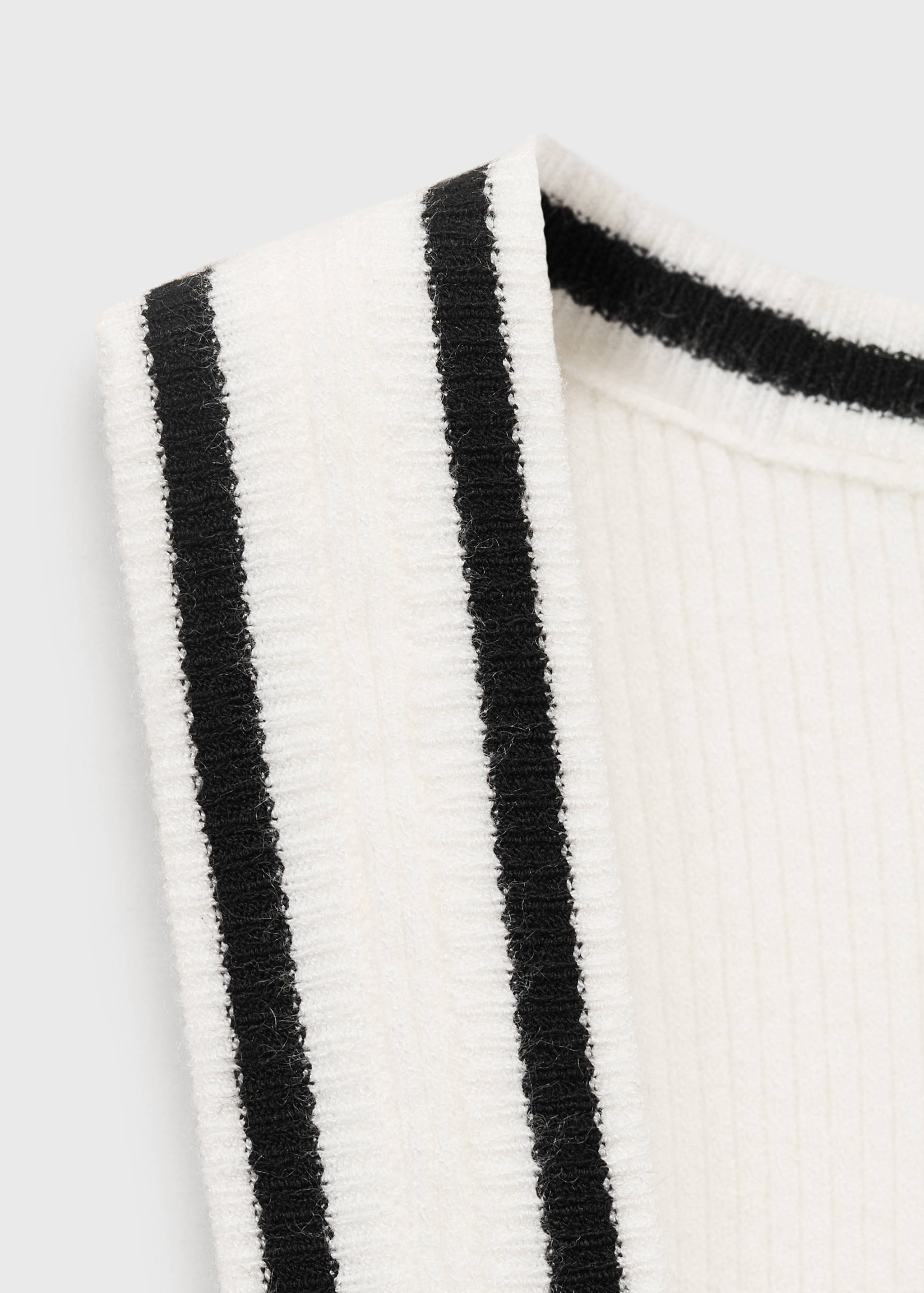 Трикотажный топ с контрастными деталями - Деталь изделия 8