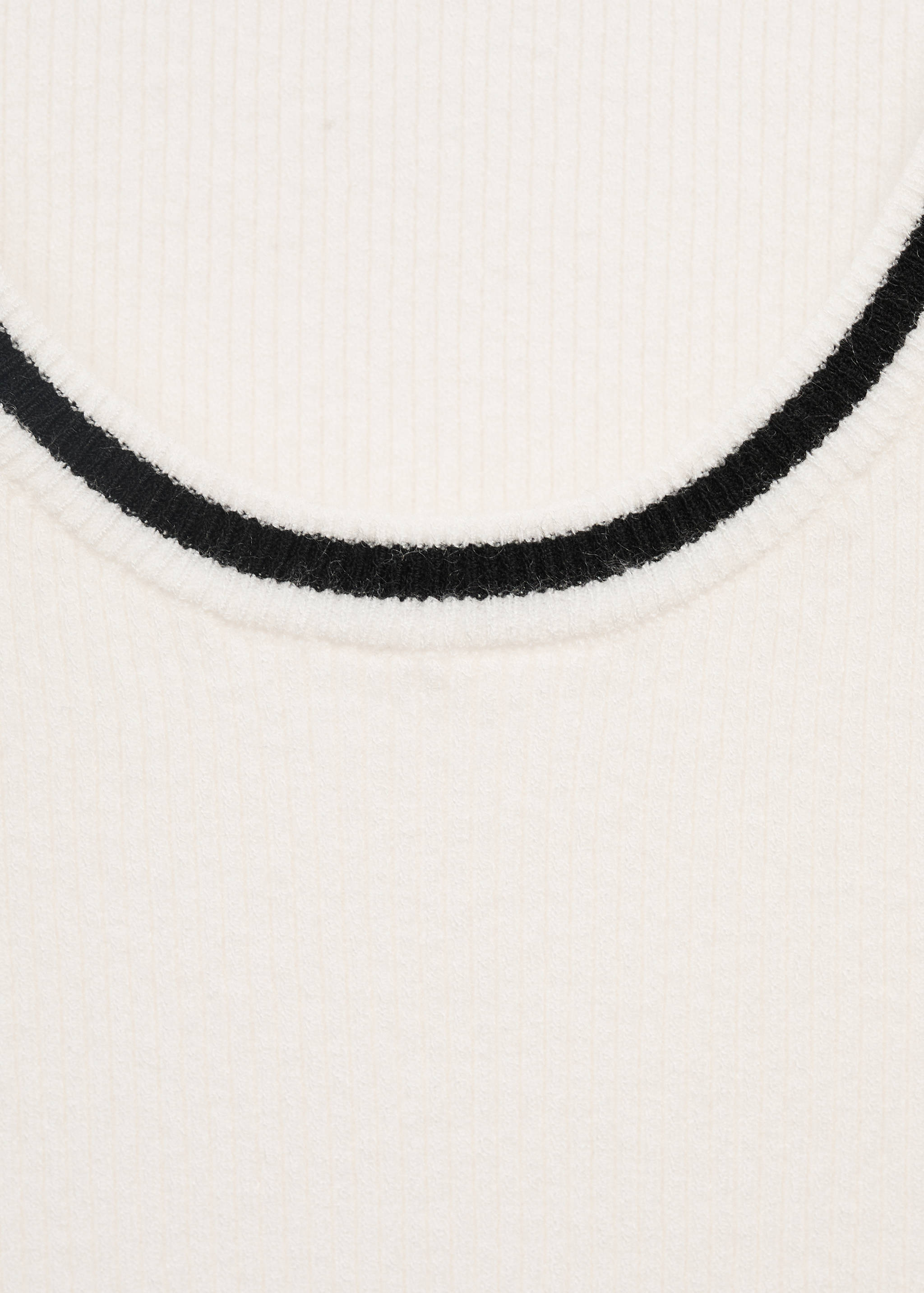 Трикотажный топ с контрастными деталями - Деталь изделия 0