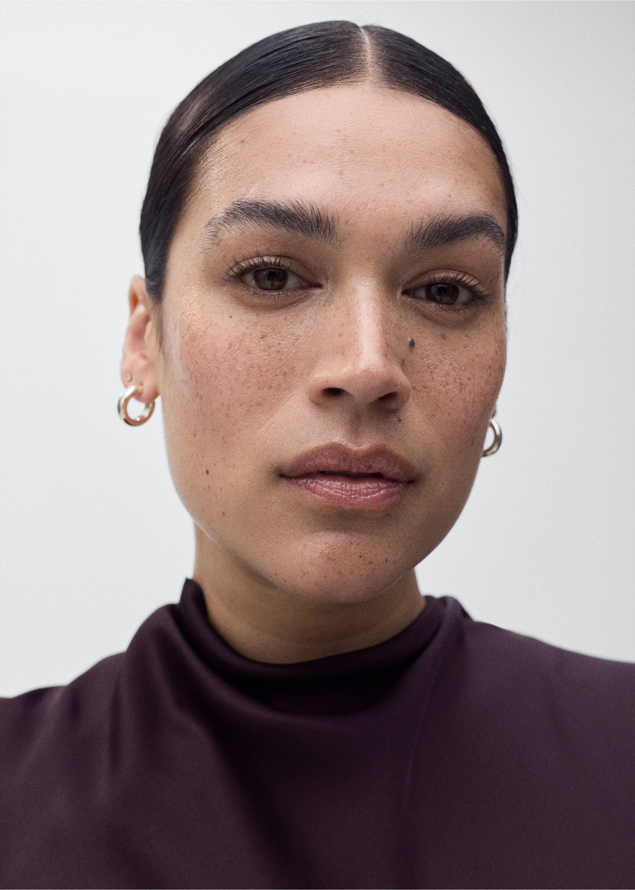 Blouse satin col bénitier - Détail de l'article 4, Bordeaux. Ref: 17064092-00.