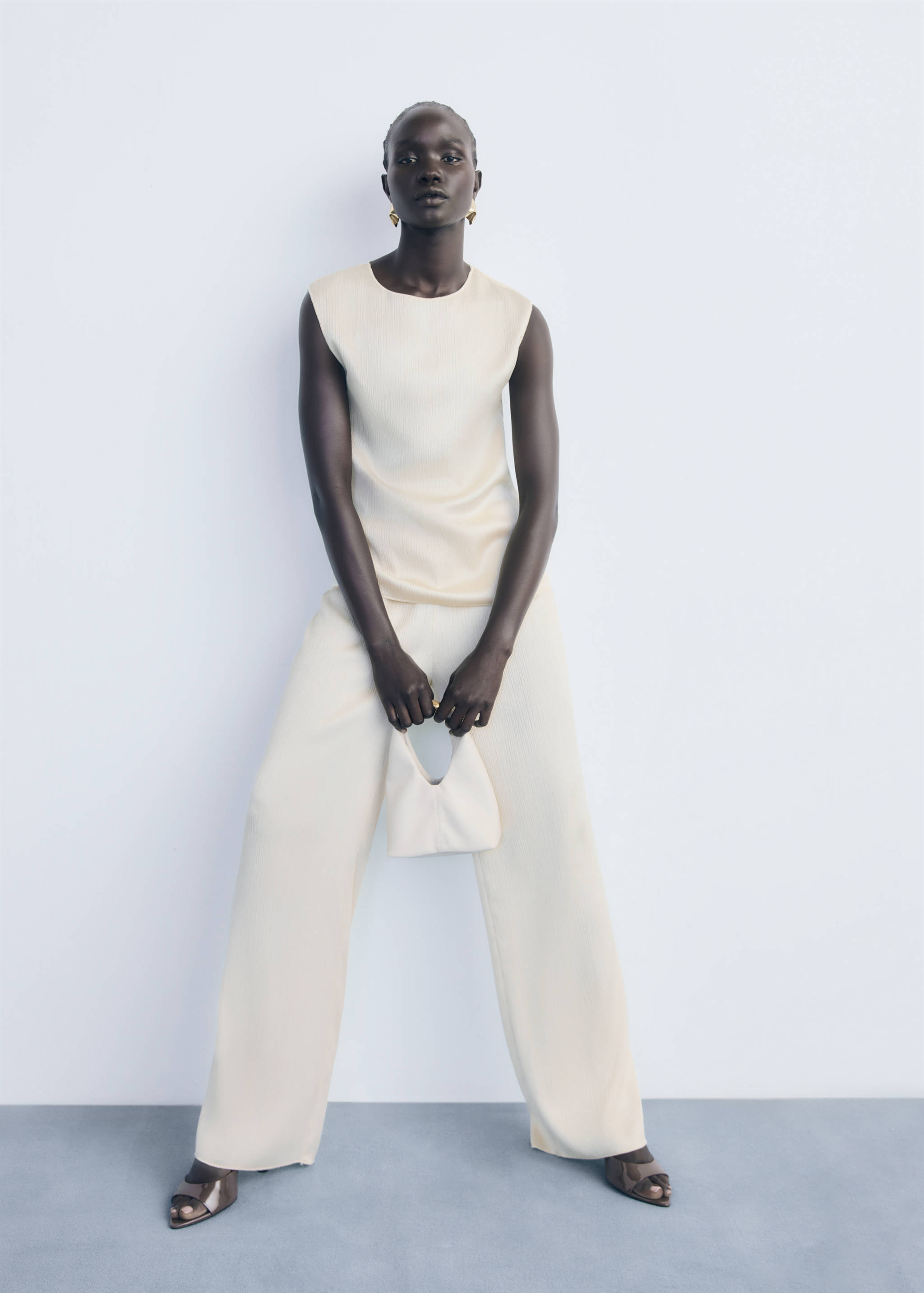 Pleated pants with elastic waist - General plane