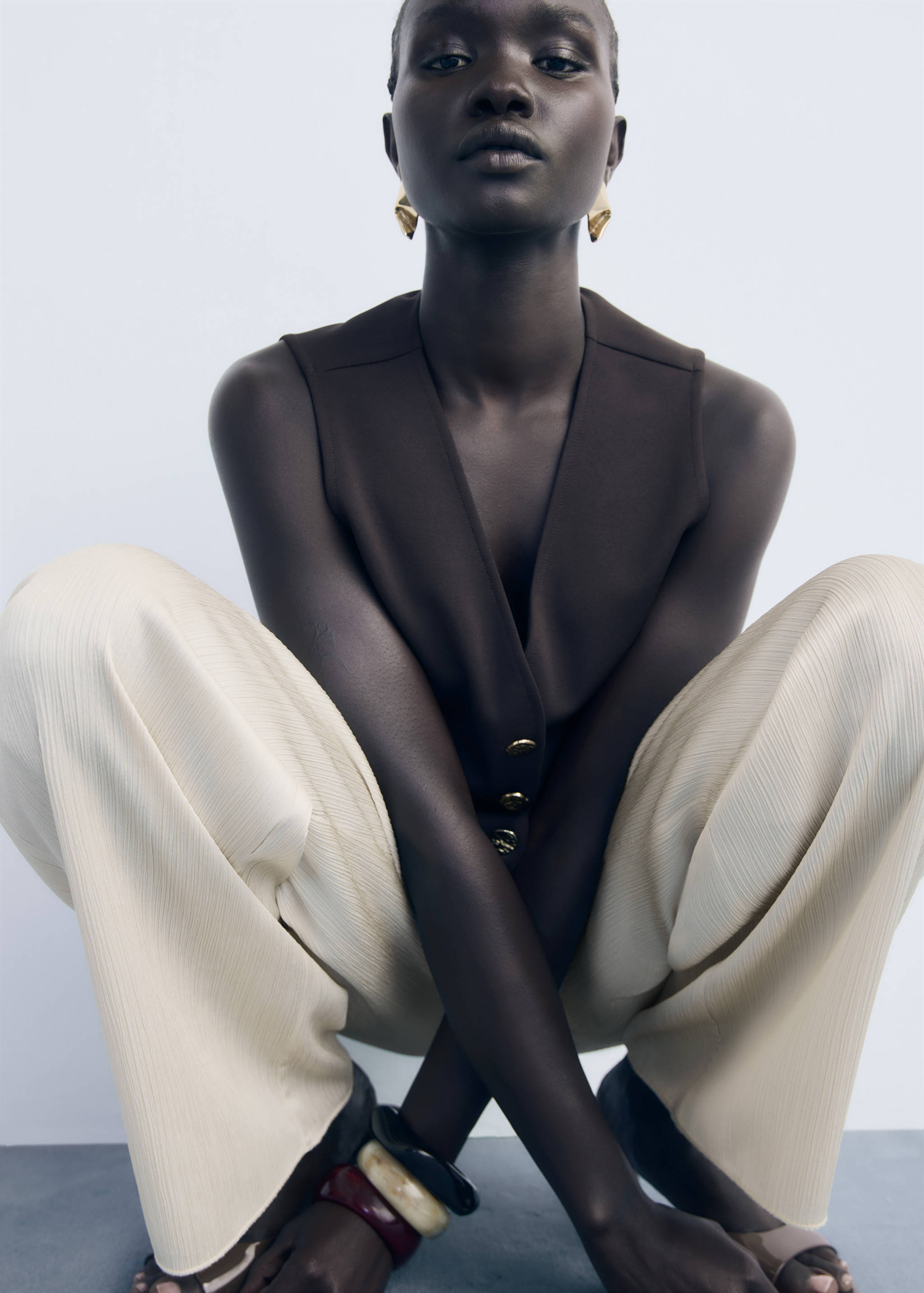 Pleated pants with elastic waist - Details of the article 2