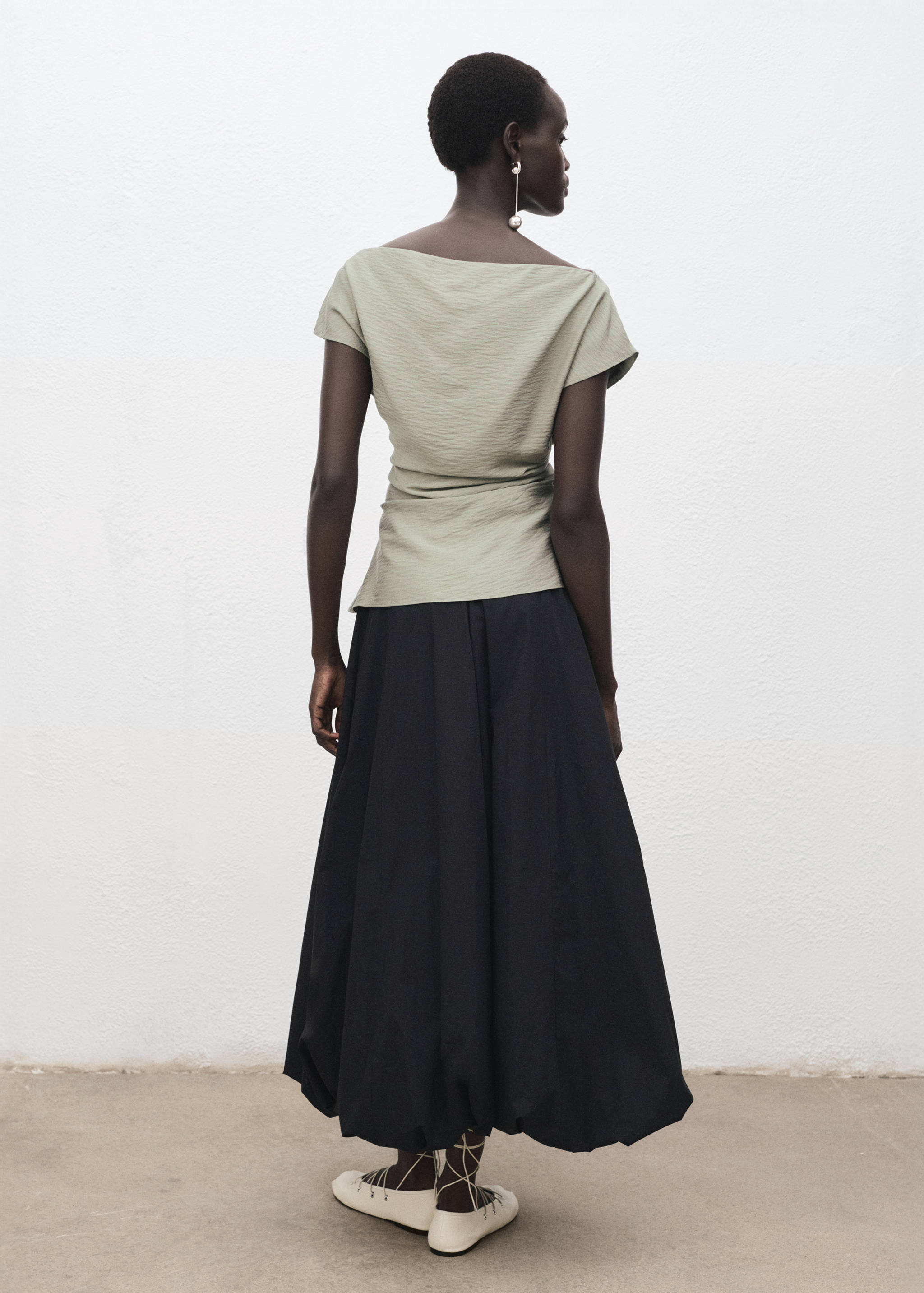 Modal blouse with asymmetrical collar - Reverse of the article