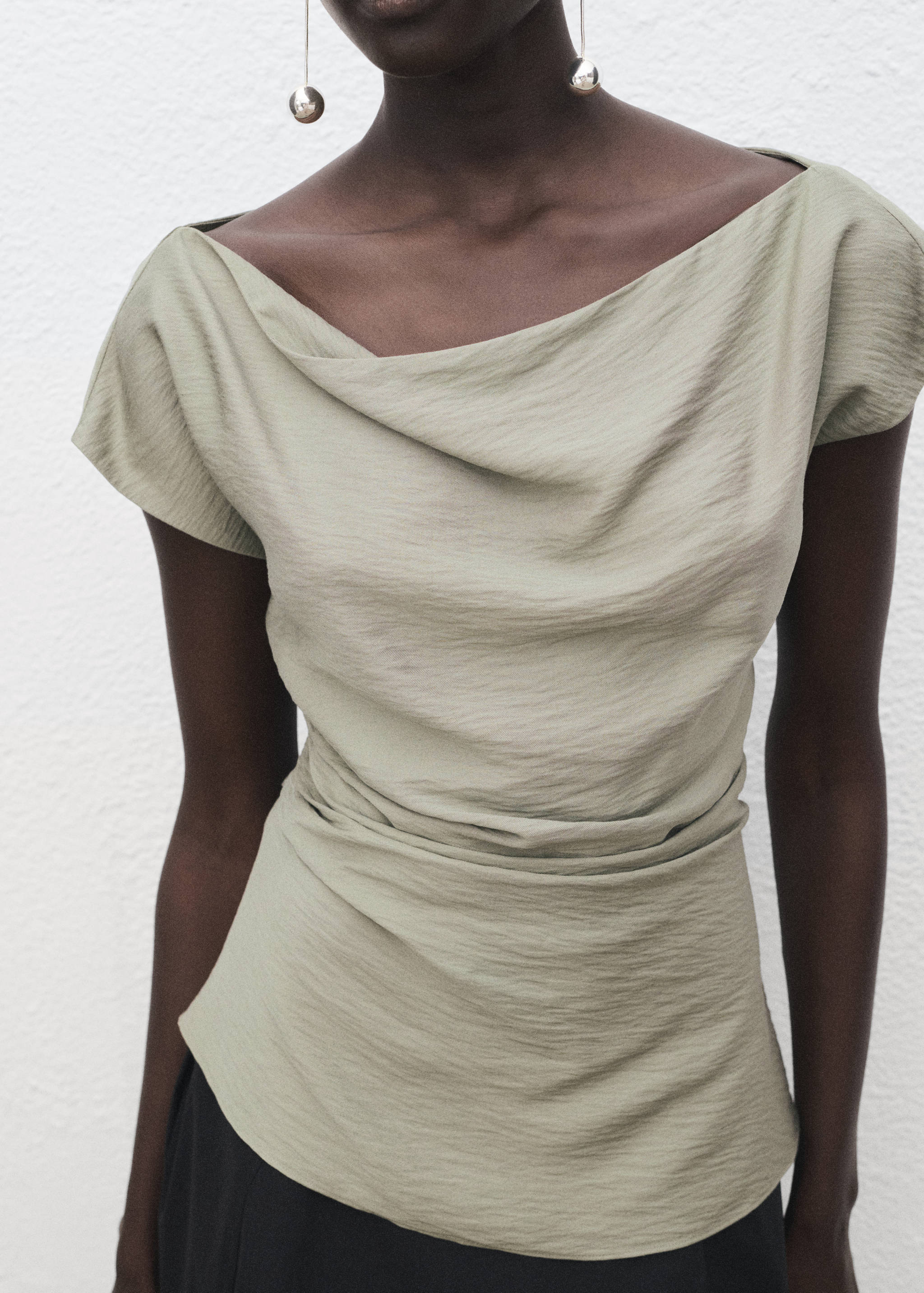 Modal blouse with asymmetrical collar - Details of the article 6