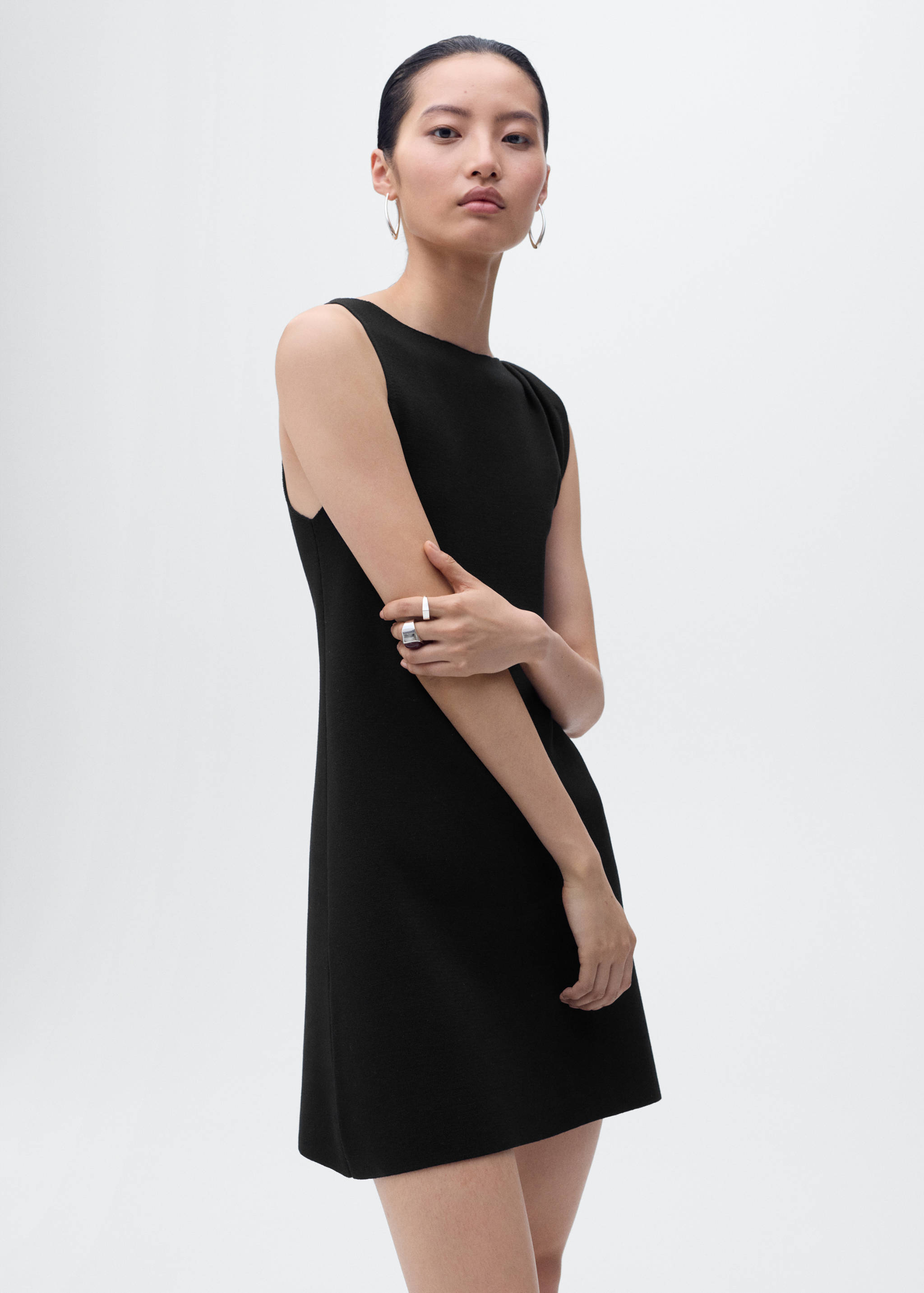 Asymmetrical knitted dress with strap - Medium plane