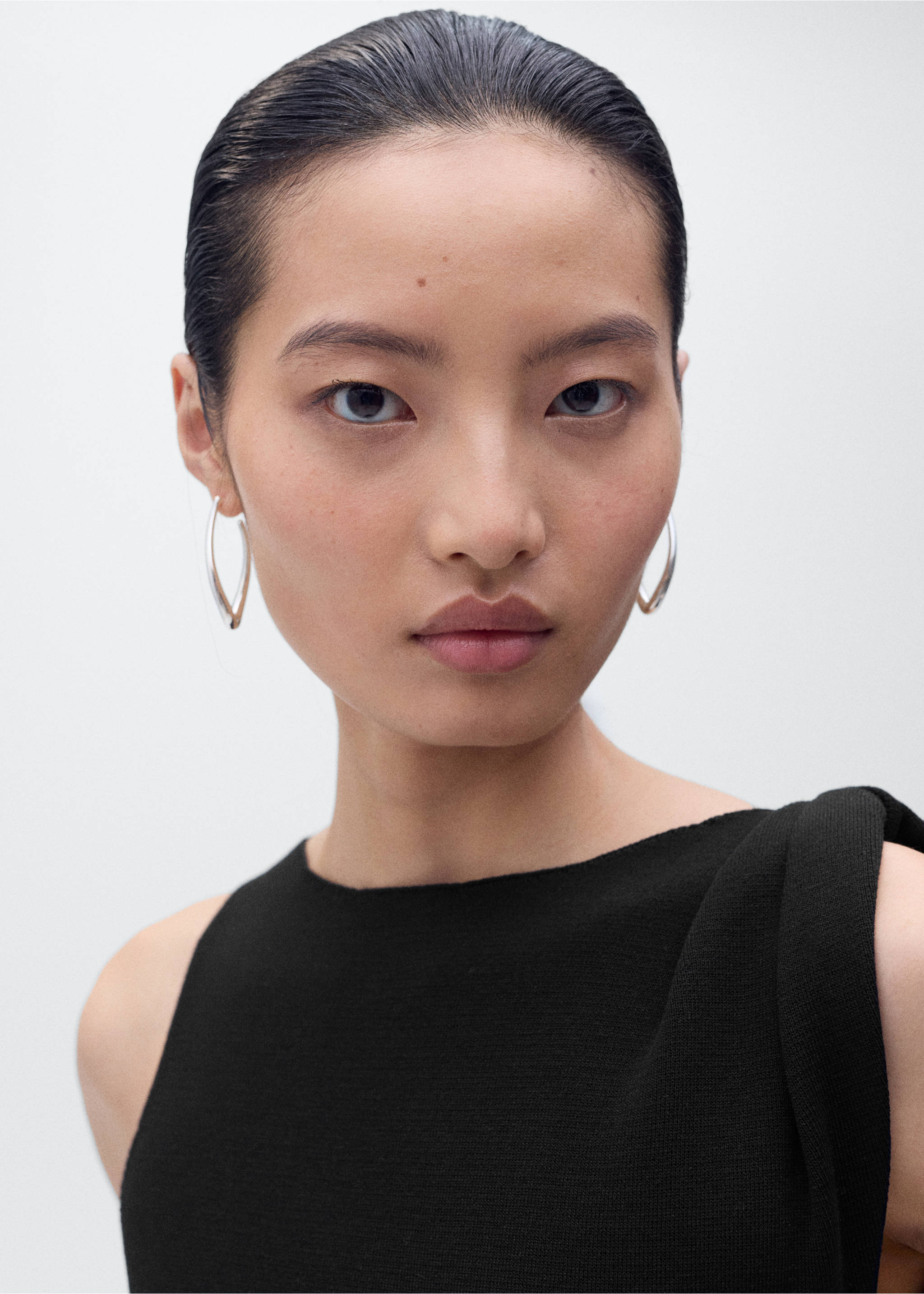 스트랩이 있는 비대칭 니트 드레스 - 상품 내역: 1, 블랙. Ref: 17064104-00.