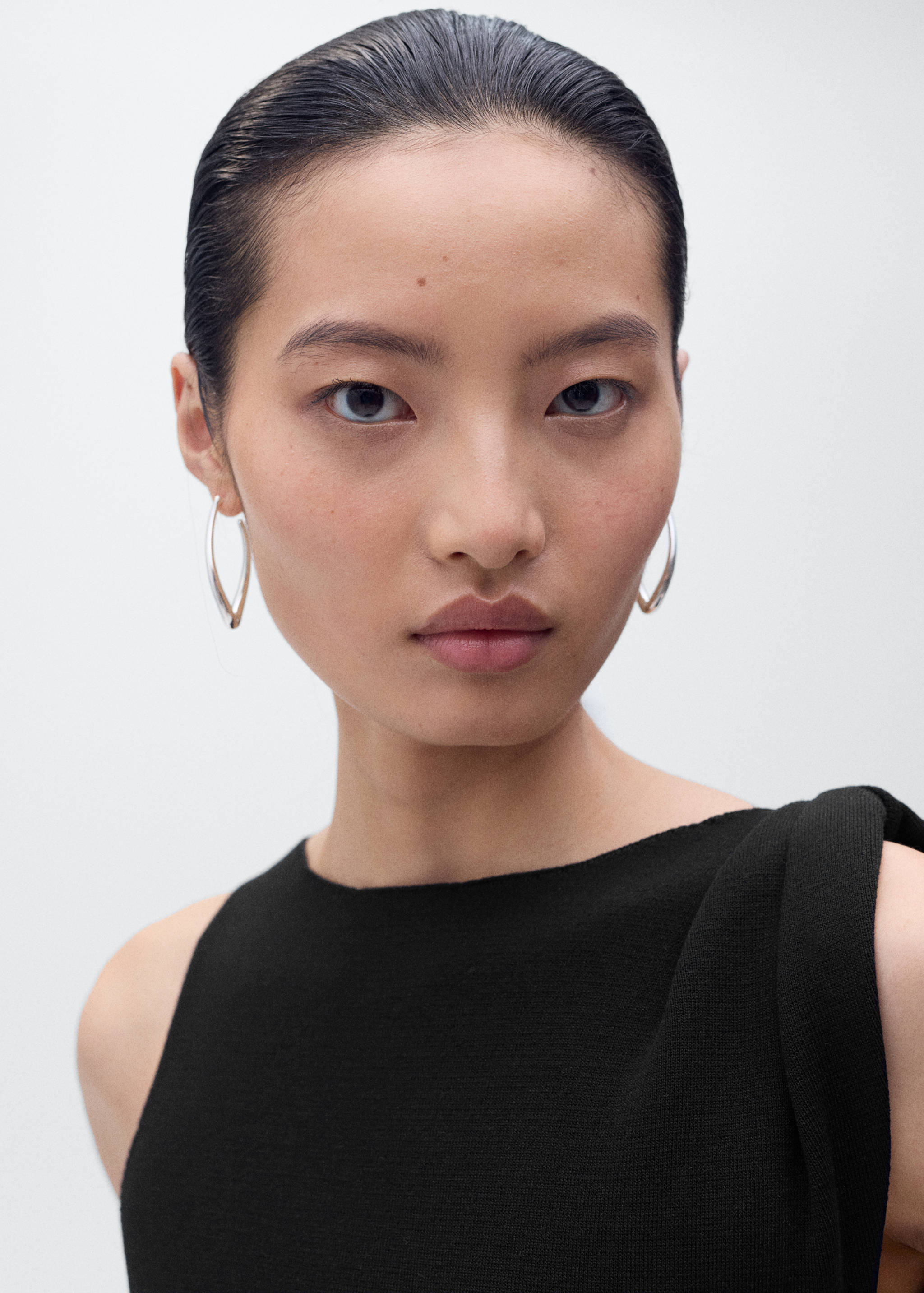 Asymmetrical knitted dress with strap - Details of the article 1