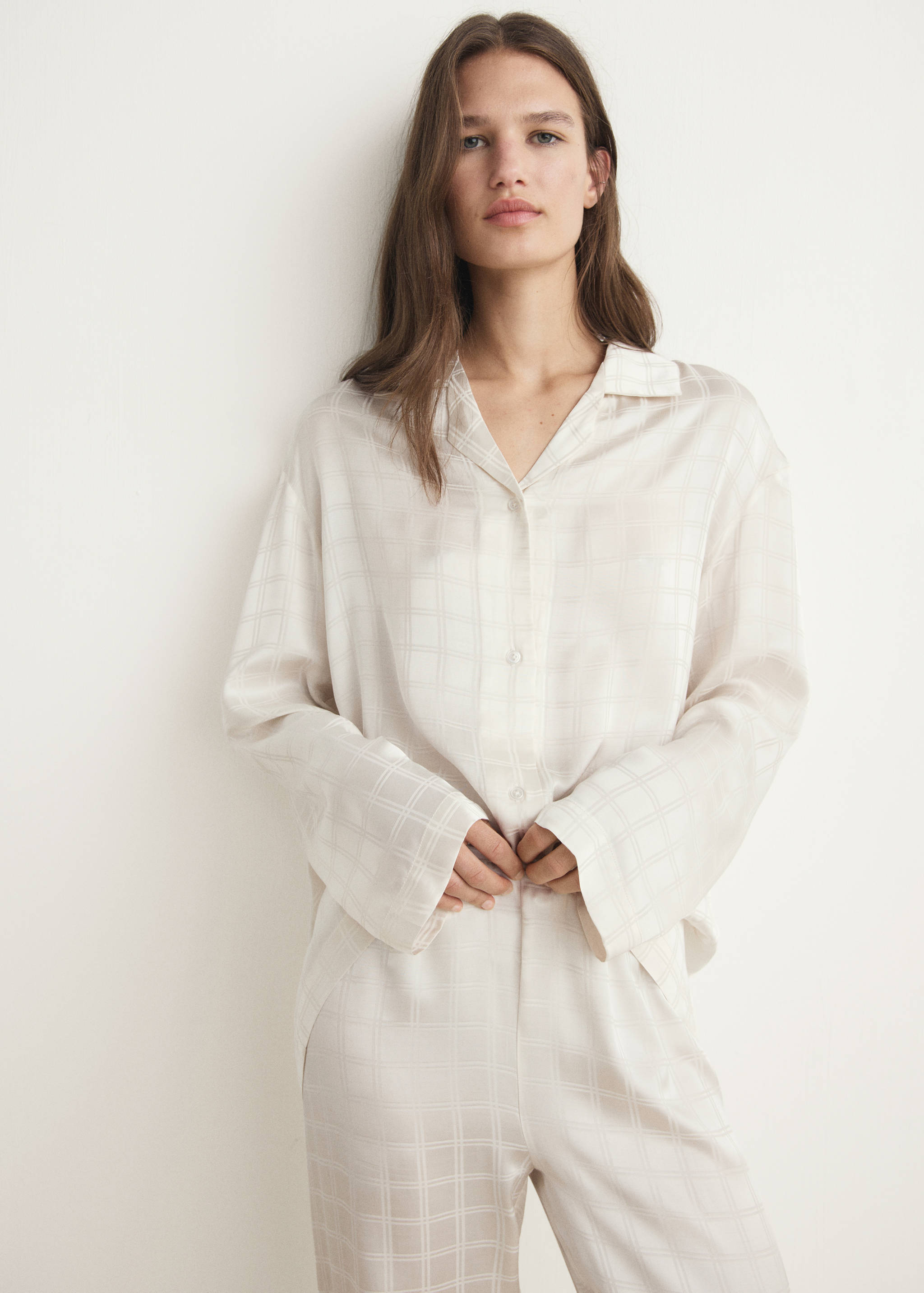 Pyjamasskjorta med rayon-rutor - Bild av mittparti