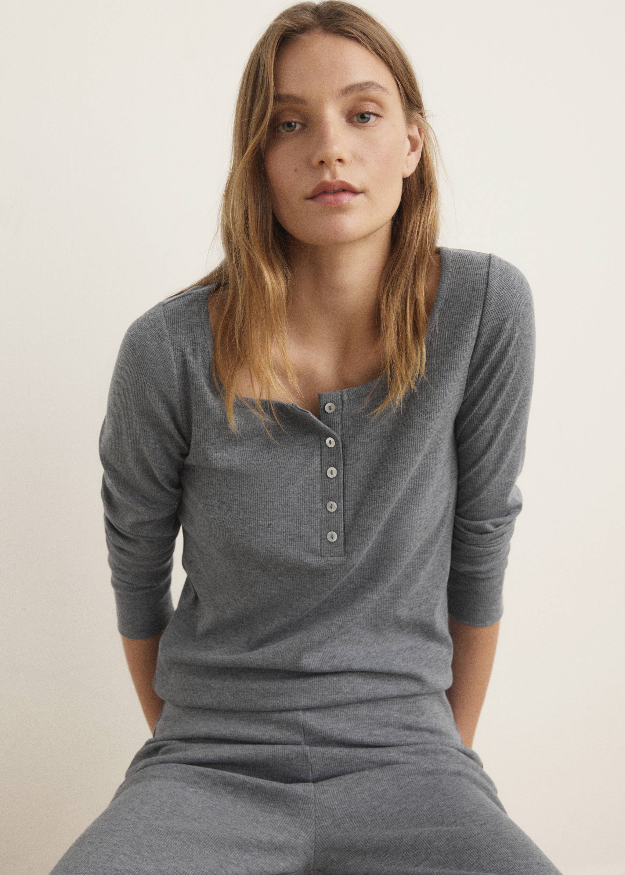 T-shirt maille côtelée boutons - Plan moyen