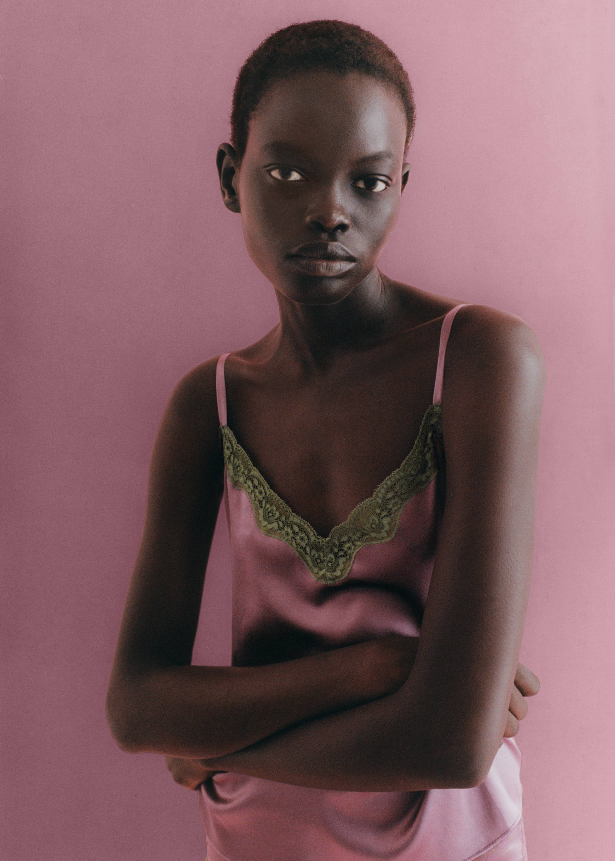 Sidentopp med kontrasterande spetsdetaljer - Detaljer om artikeln 6