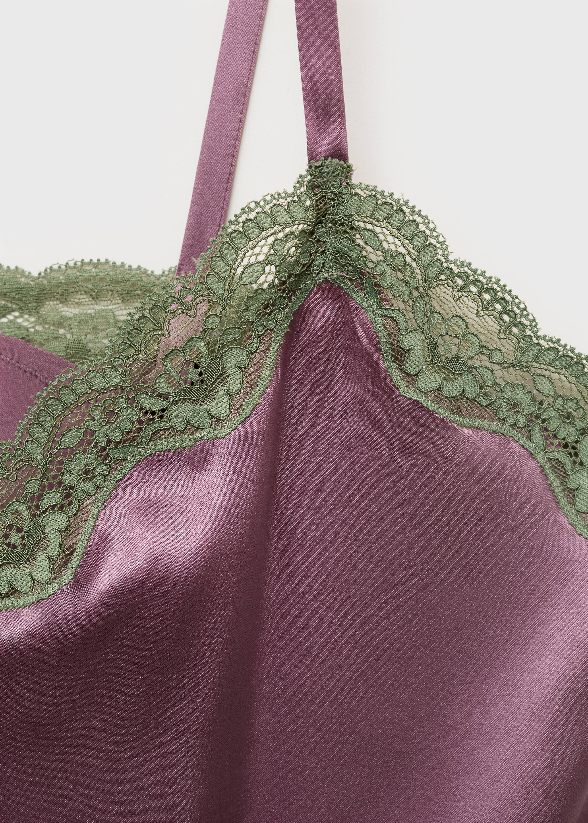 Sidentopp med kontrasterande spetsdetaljer - Detaljer om artikeln 0