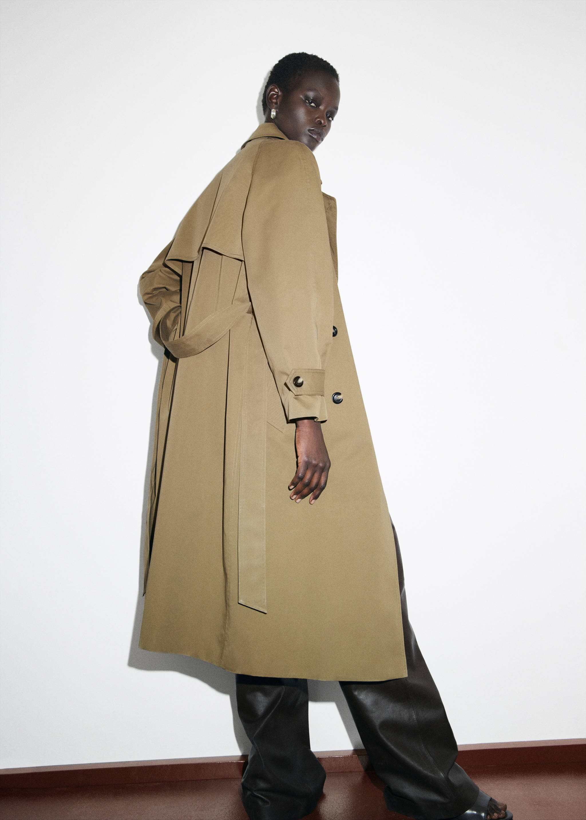 Trench lungo doppiopetto - Retro dell'articolo