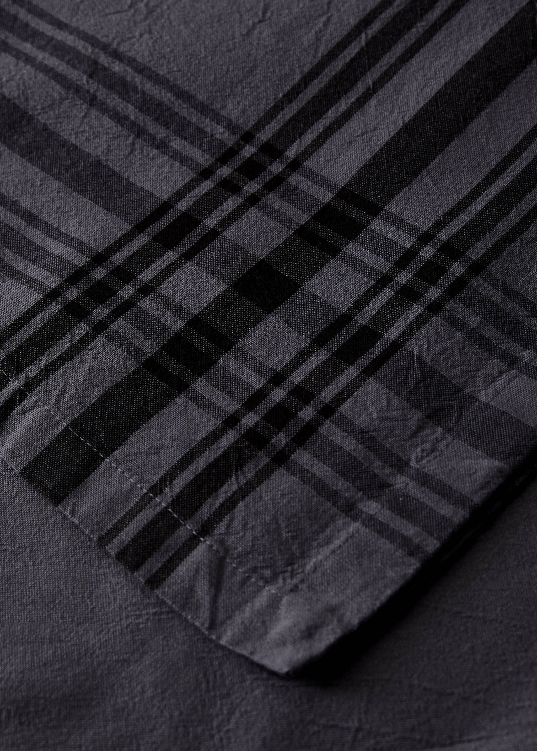 Cotton striped tablecloth for 2 to 4 diners - Details of the article 1