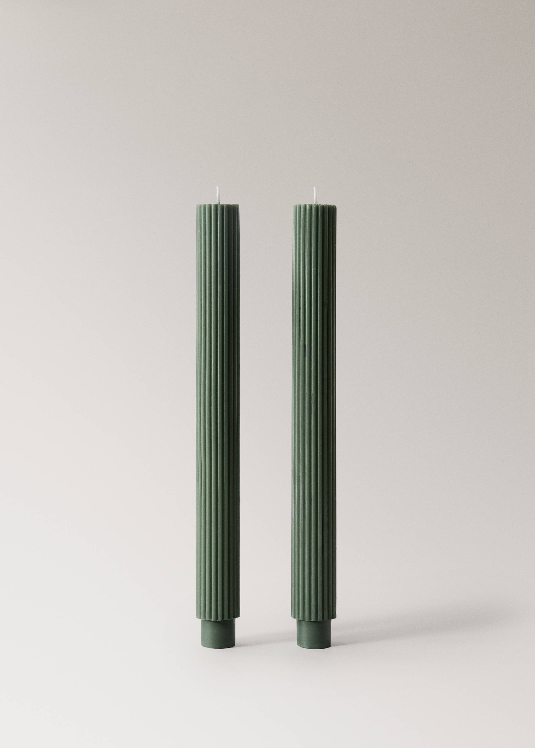 Candles with striped relief - Article without model