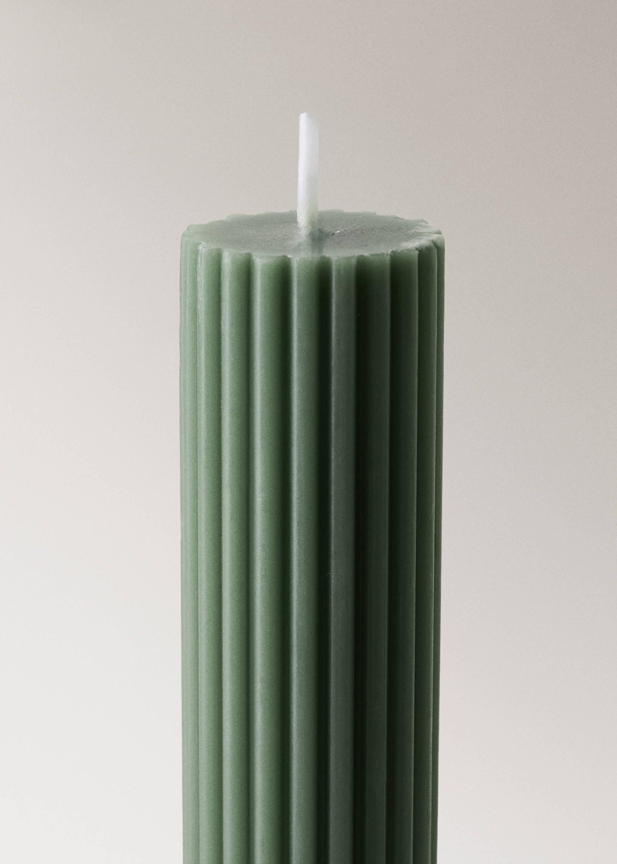 Candles with striped relief - Details of the article 1