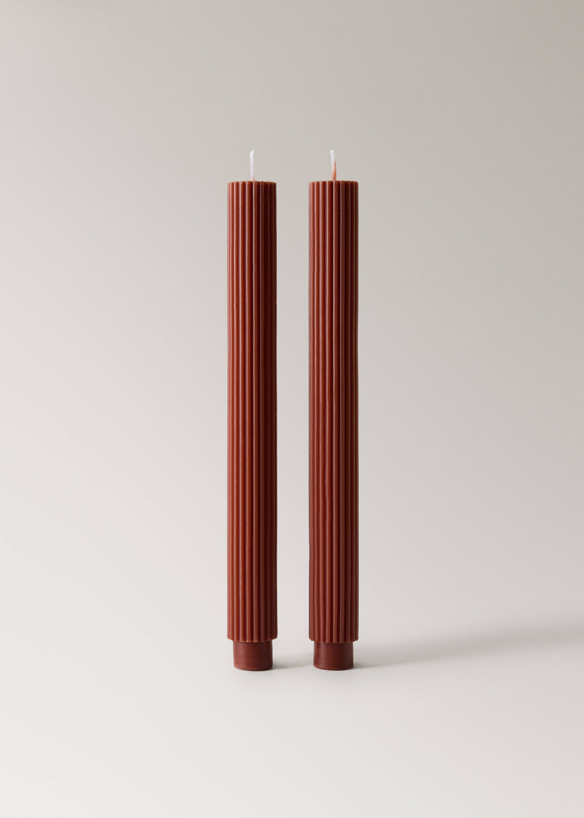 Candles with striped relief - Article without model