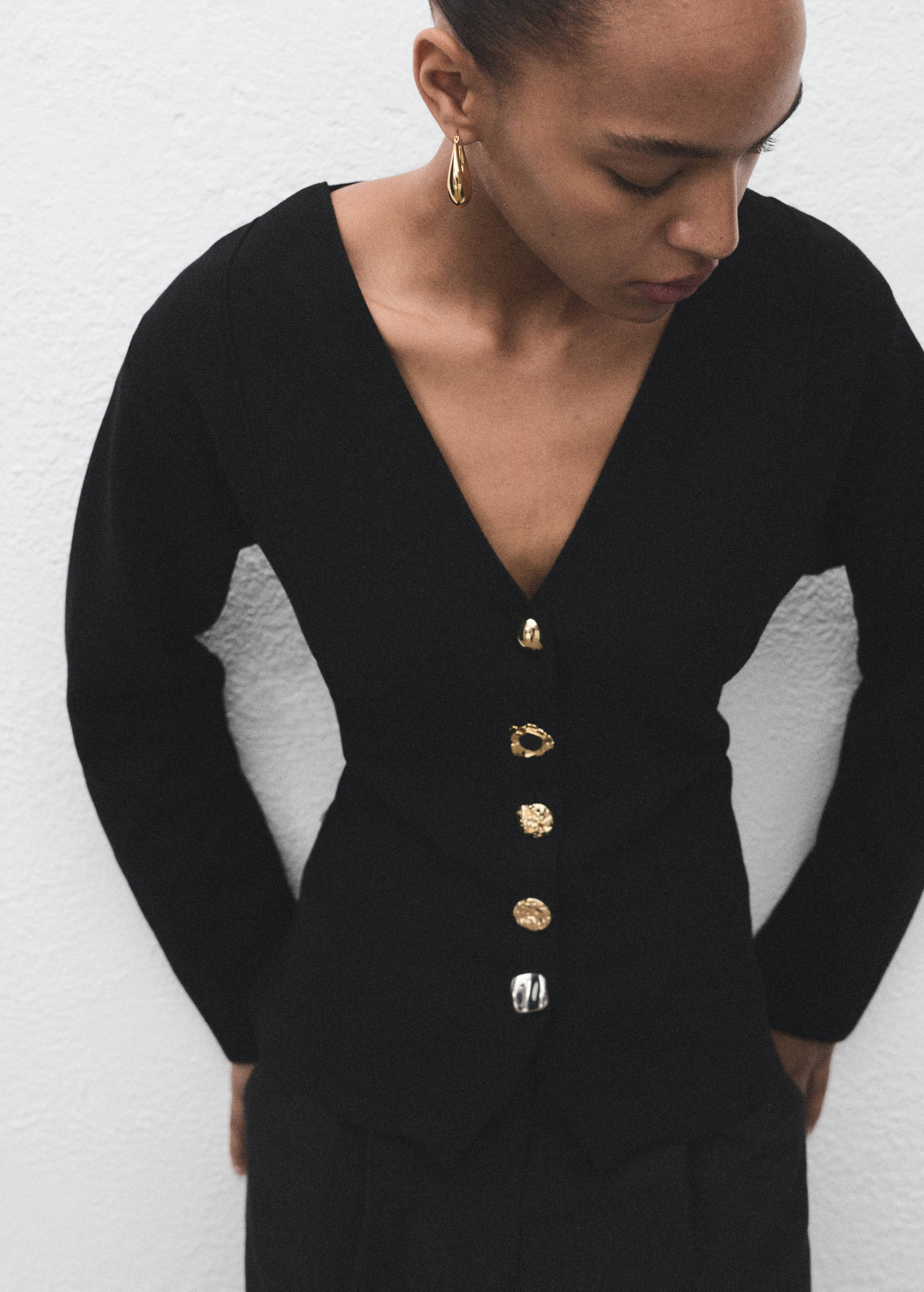 Veste en maille boutons bijoux - Plan moyen