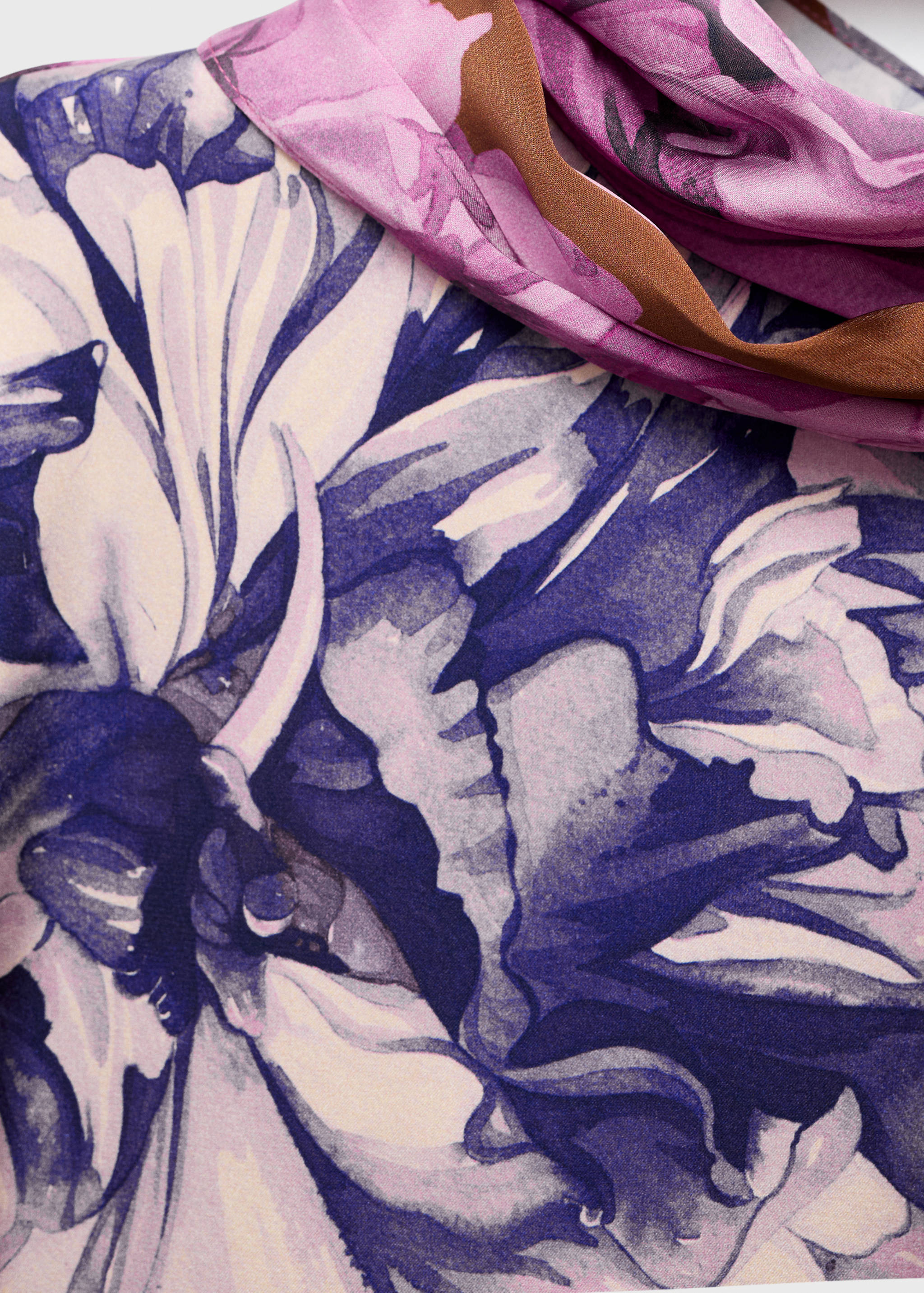 Floral blouse with scarf - Details of the article 8